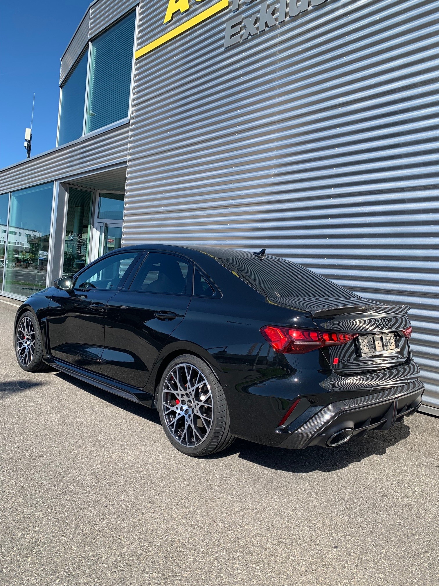 AUDI RS3 Limousine 2.5 TSI quattro S-tronic-image-2