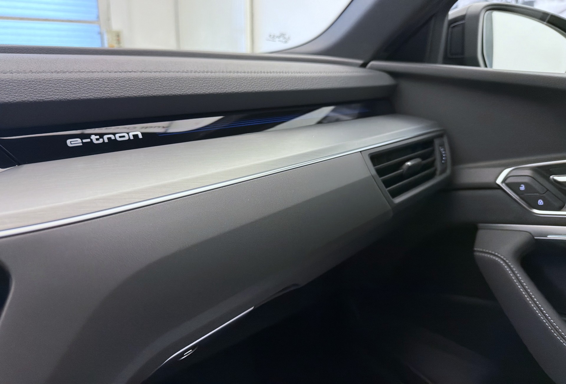AUDI e-tron 55 Advanced Black Edition quattro-image-19