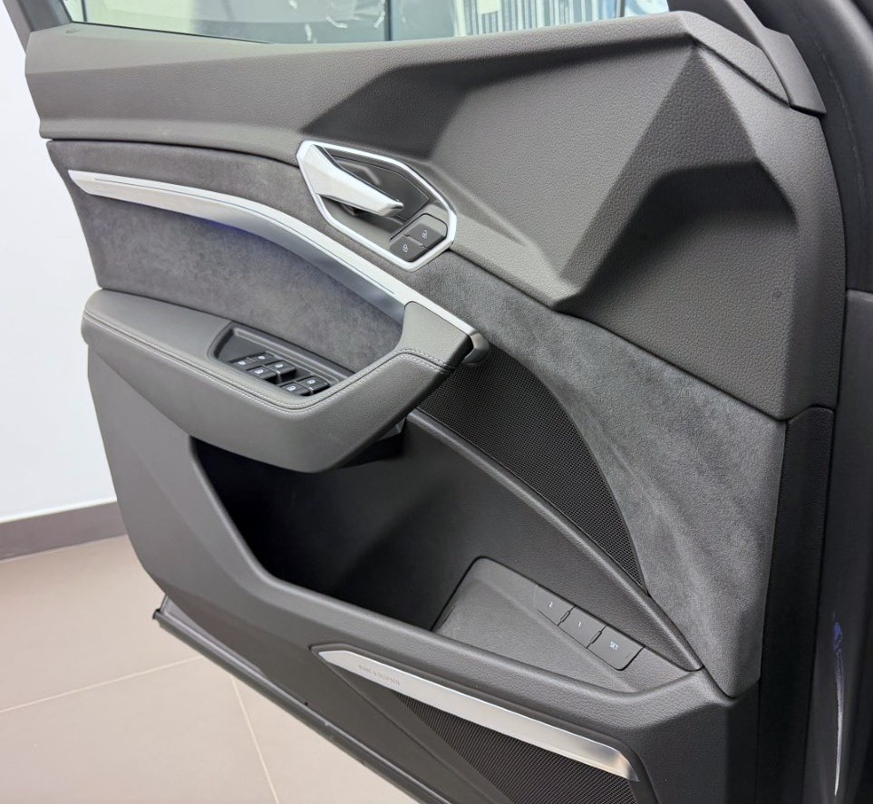 AUDI e-tron 55 Advanced Black Edition quattro-image-4