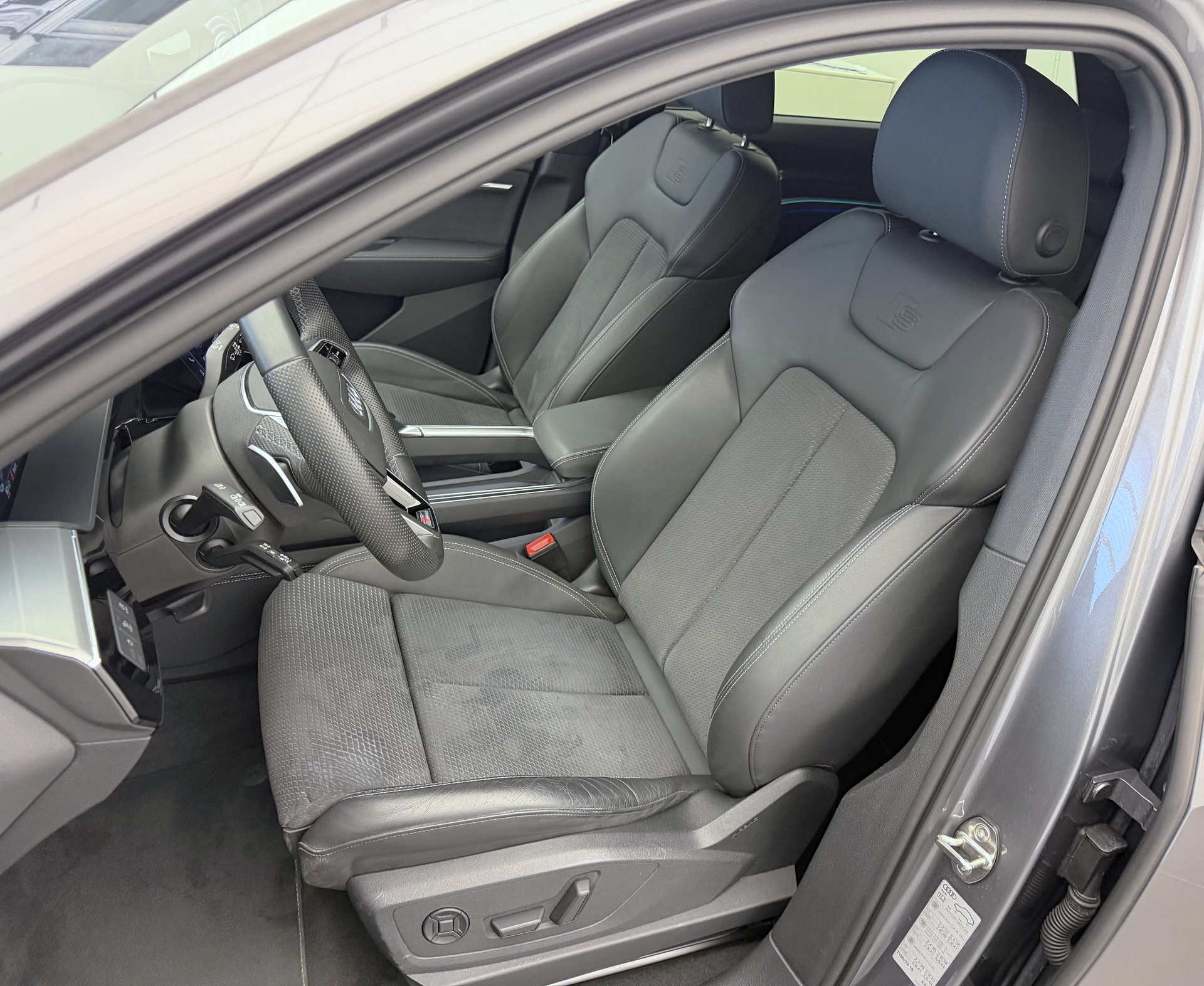 AUDI e-tron 55 Advanced Black Edition quattro-image-5