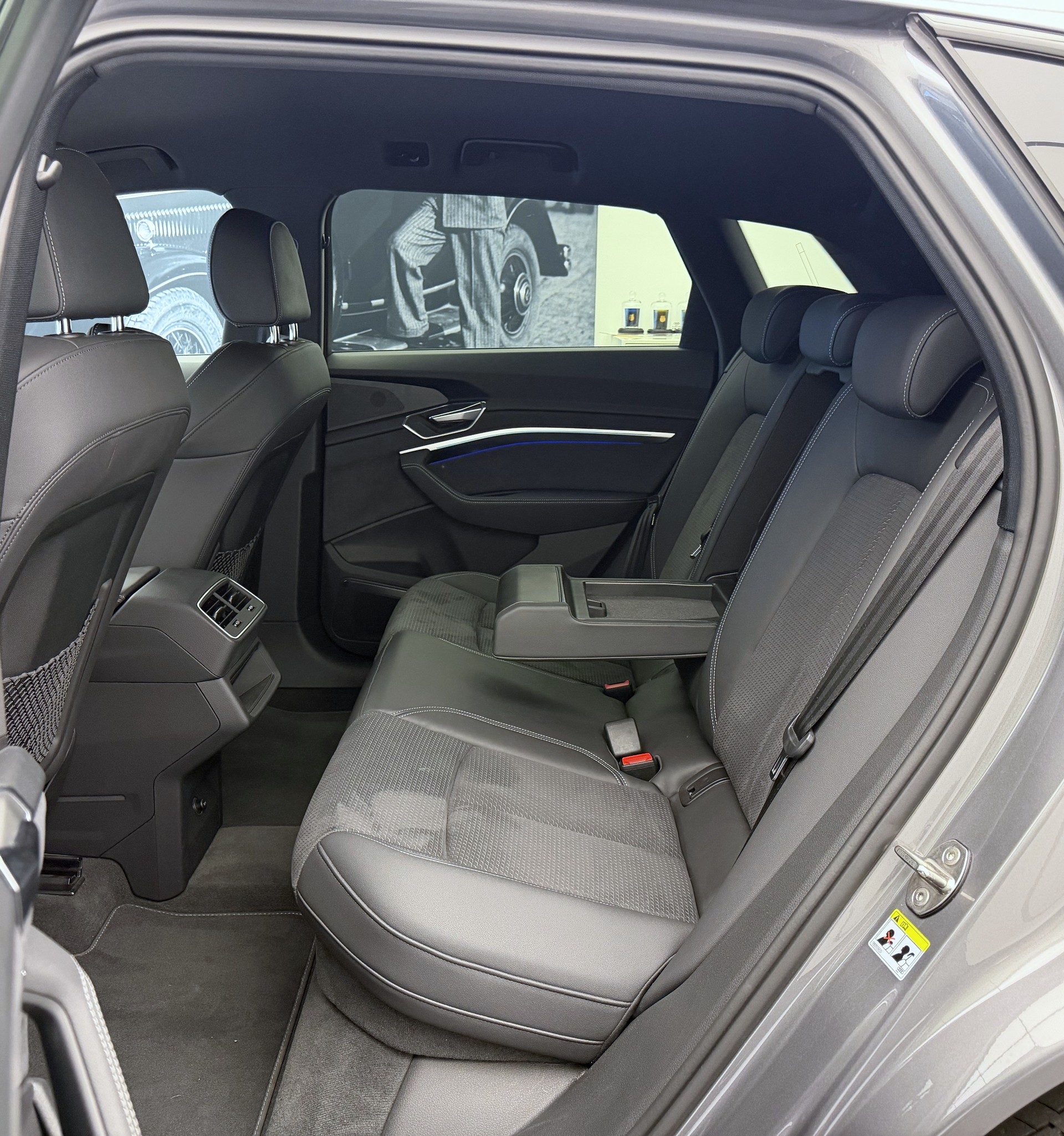 AUDI e-tron 55 Advanced Black Edition quattro-image-21