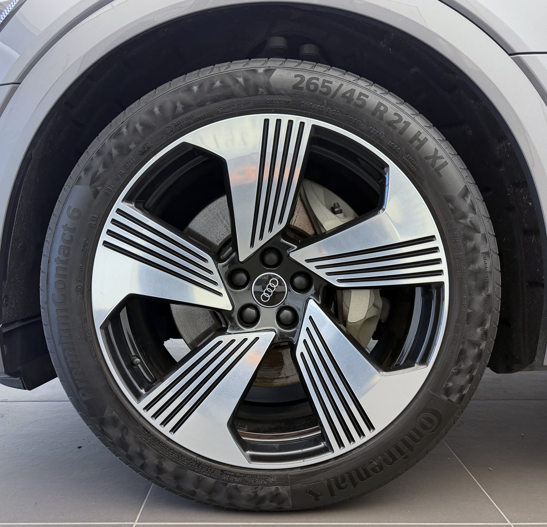AUDI e-tron 55 Advanced Black Edition quattro-image-2