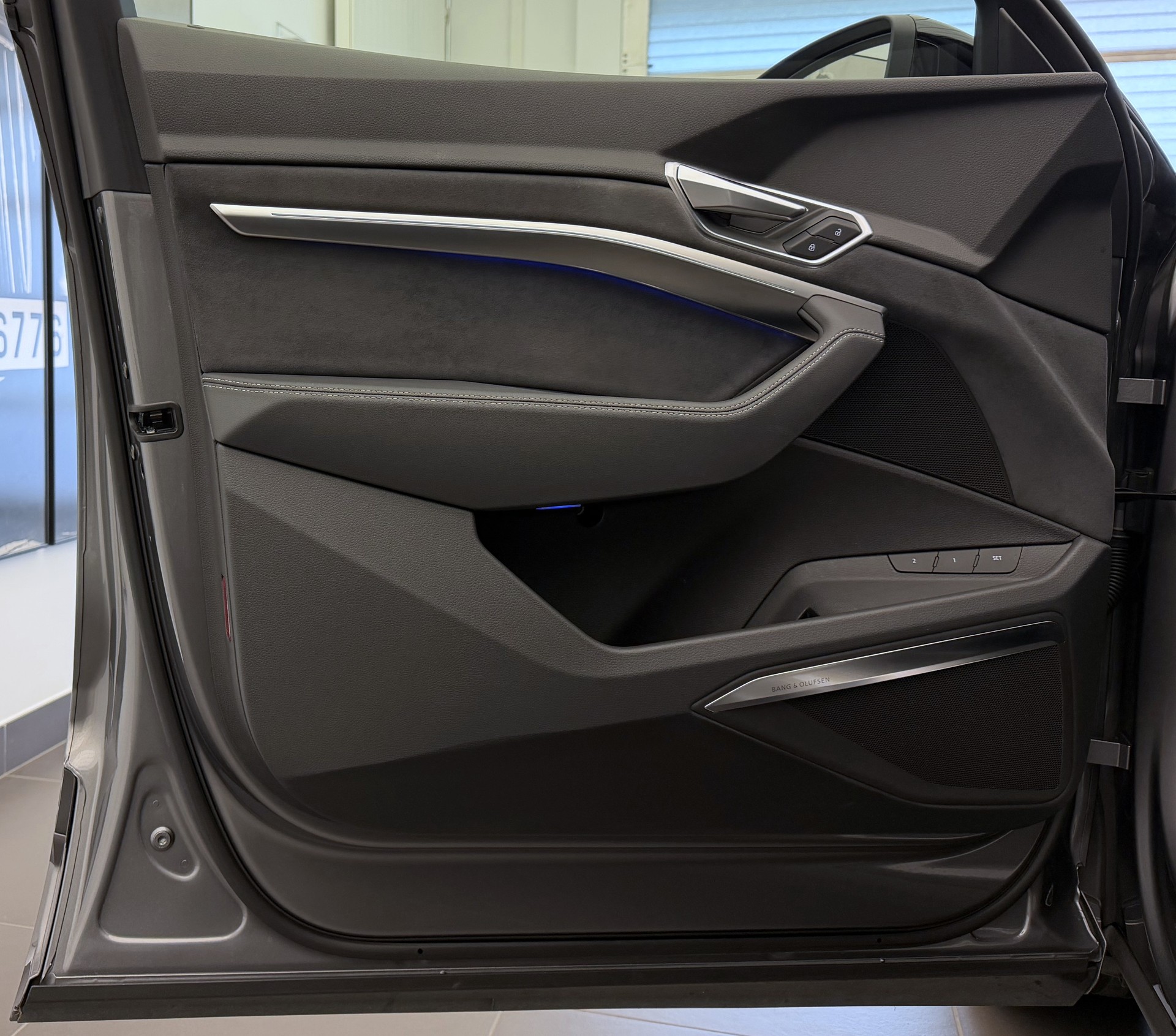 AUDI e-tron 55 Advanced Black Edition quattro-image-3