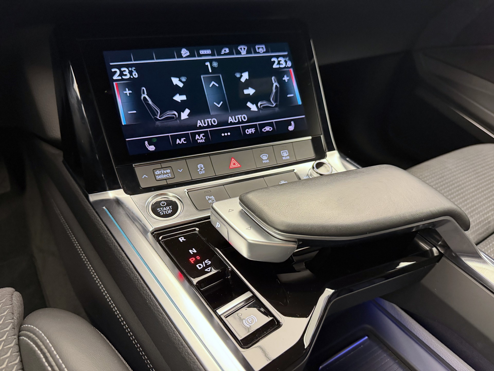 AUDI e-tron 55 Advanced Black Edition quattro-image-14