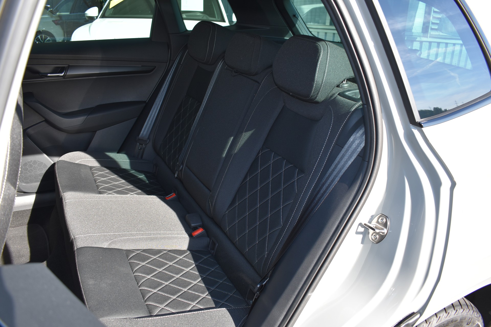 SKODA Karoq 2.0 TSI SportLine 4x4 DSG-image-9