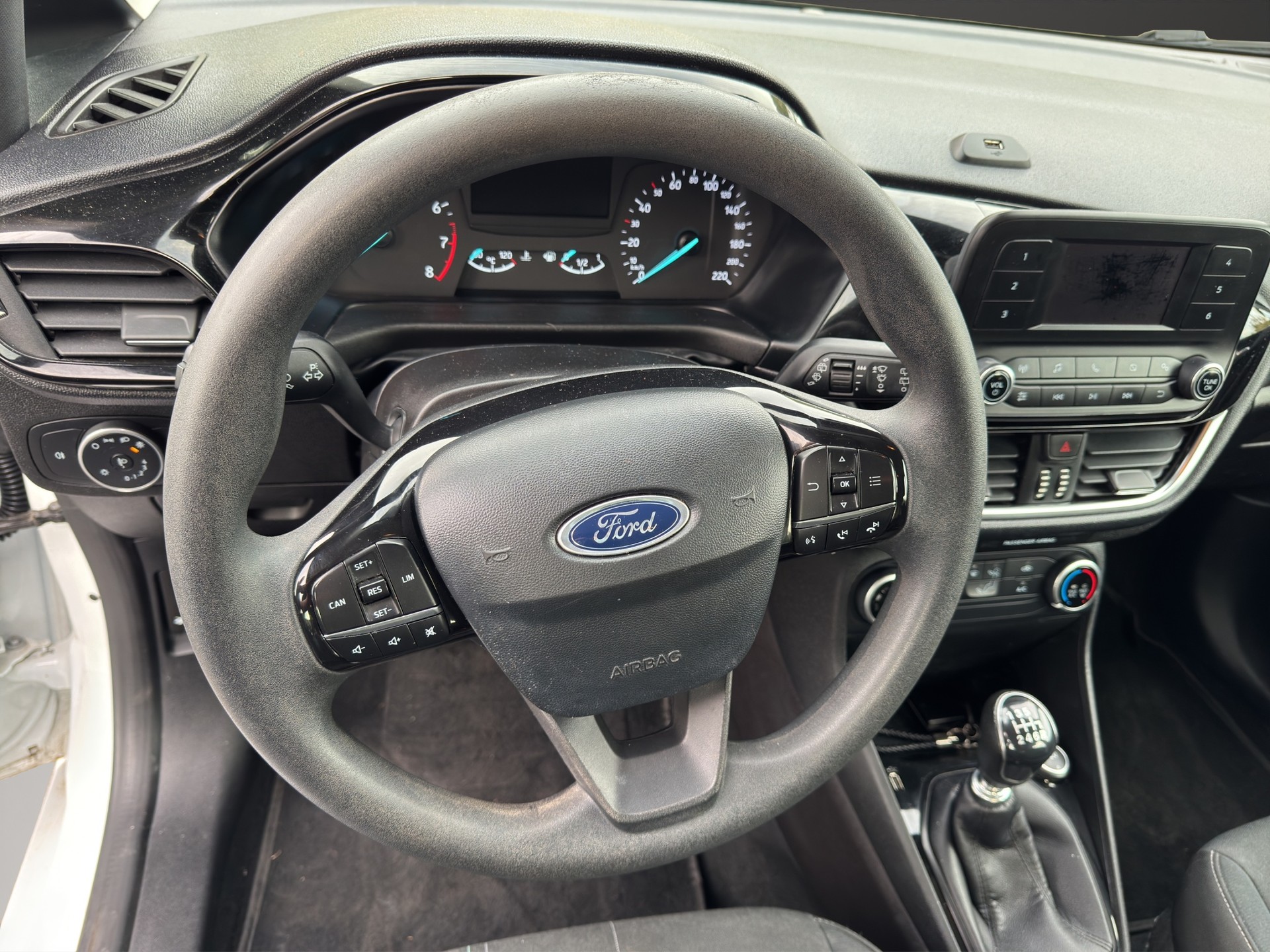 FORD Fiesta 1.0 SCTi Titanium-image-8