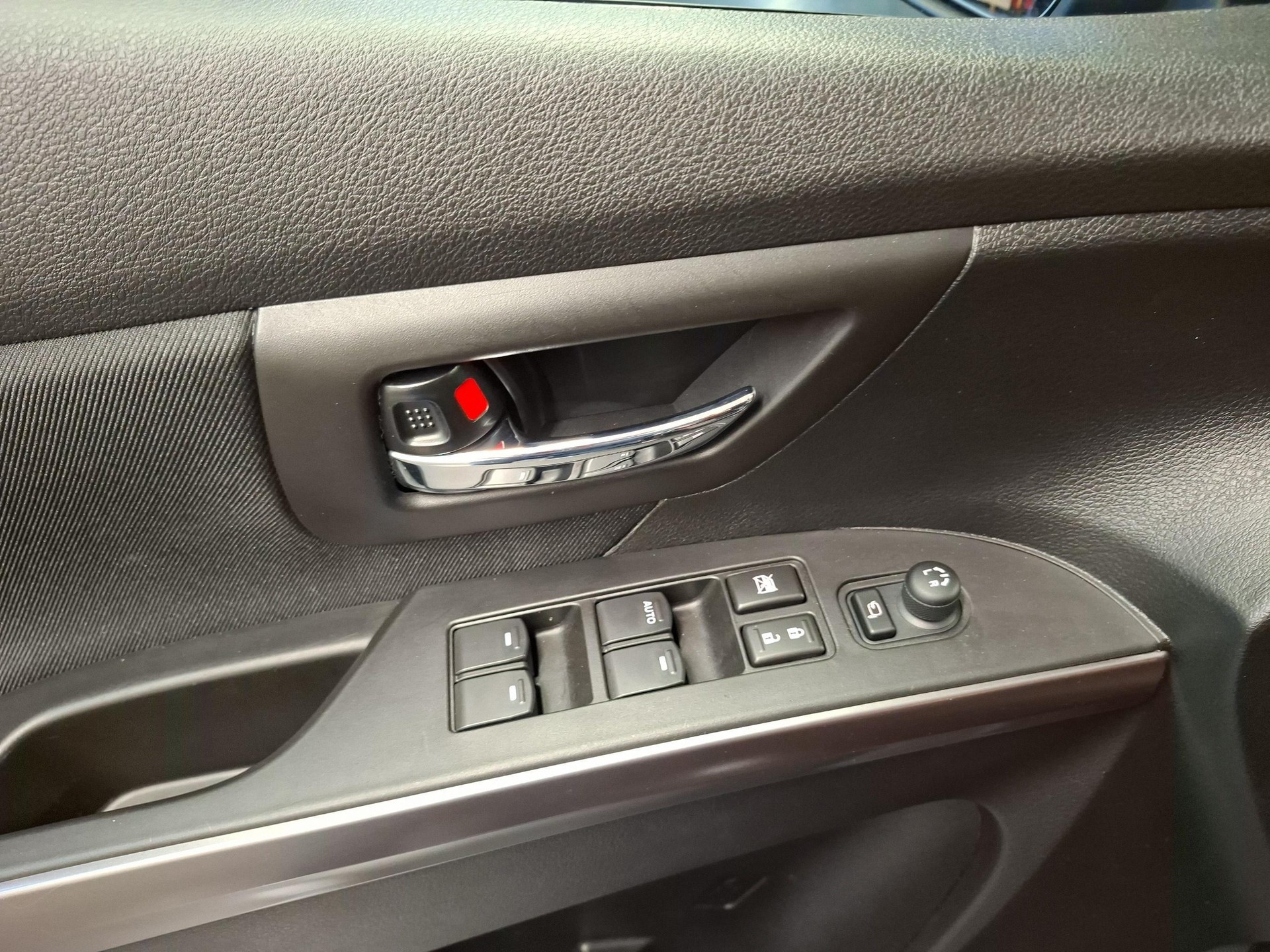 SUZUKI S-Cross 1.4 T Compact+ Hybrid 4x4-image-17
