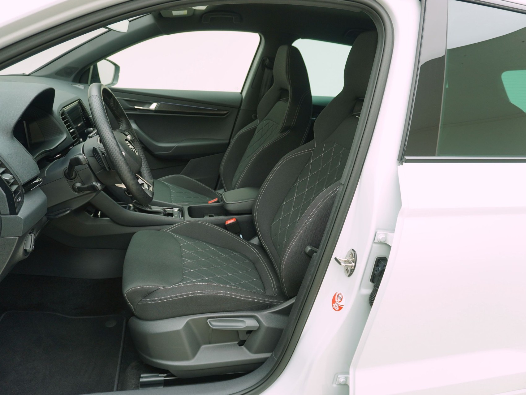 SKODA Karoq 1.5 TSI DSG Sport Line-image-8