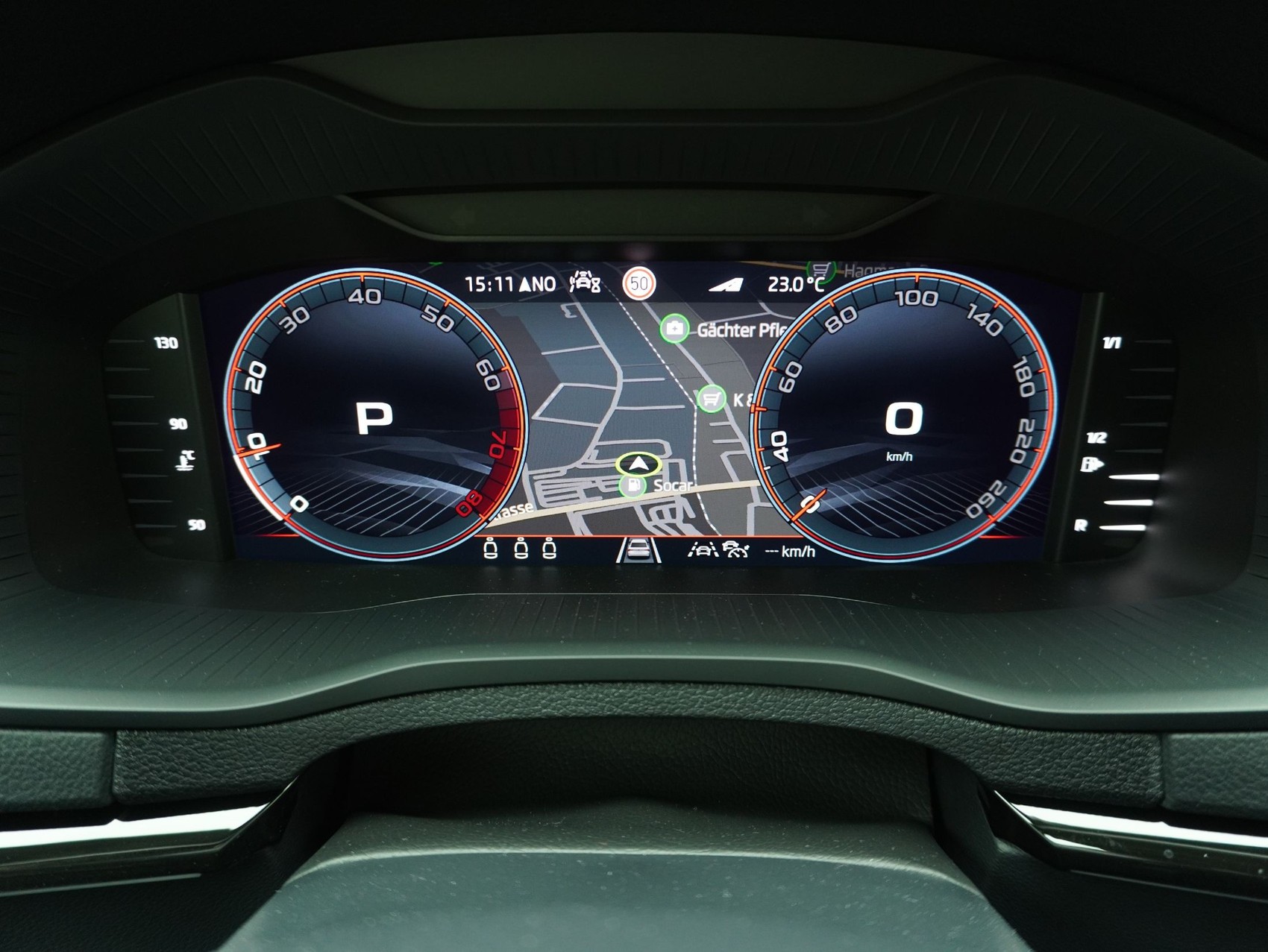 SKODA Karoq 1.5 TSI DSG Sport Line-image-15