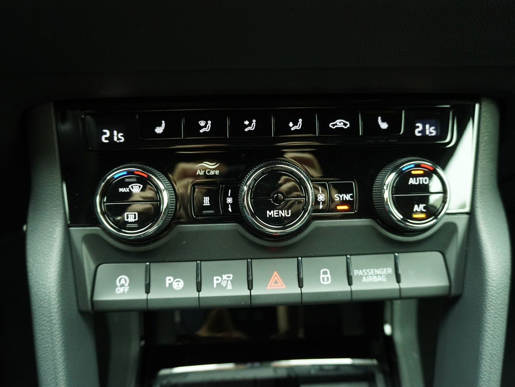 SKODA Karoq 1.5 TSI DSG Sport Line-image-13