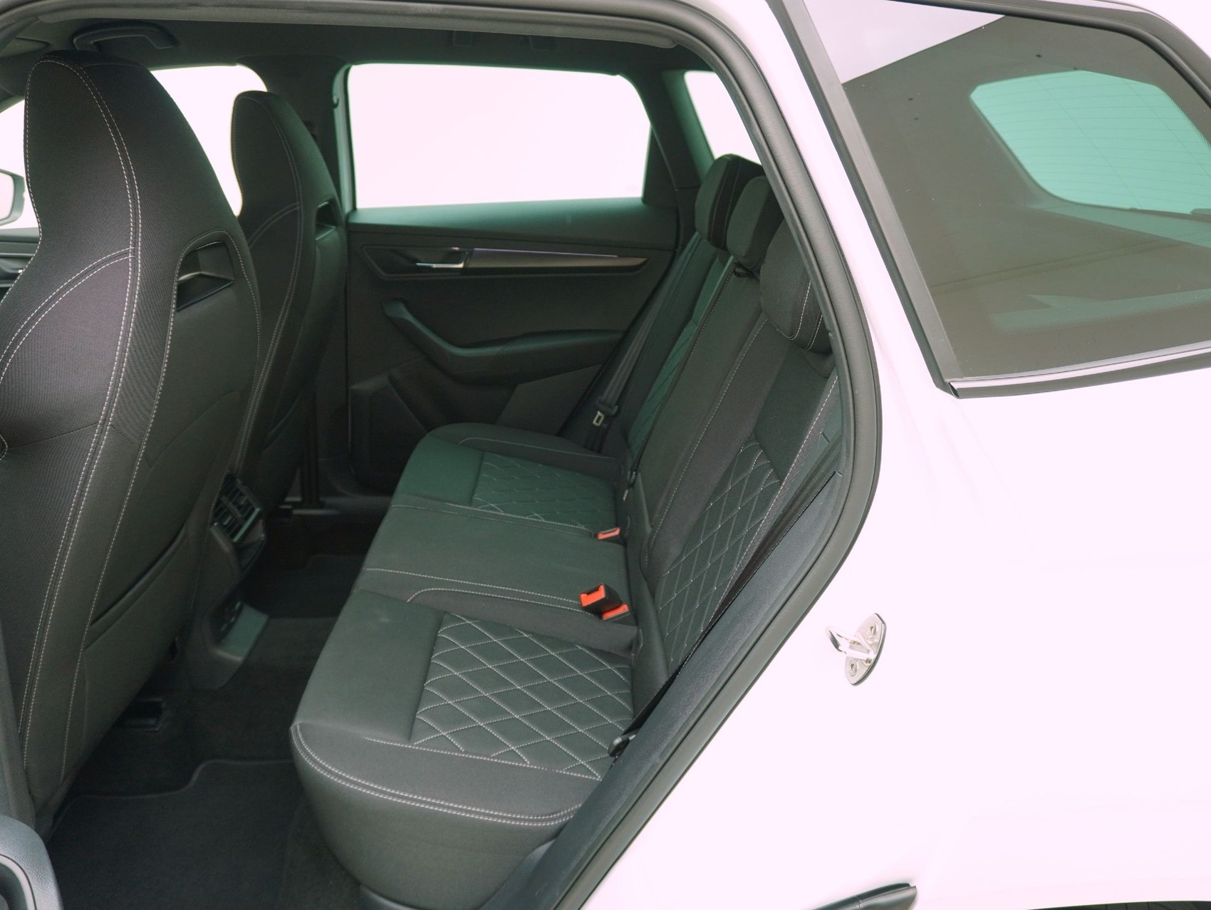 SKODA Karoq 1.5 TSI DSG Sport Line-image-10