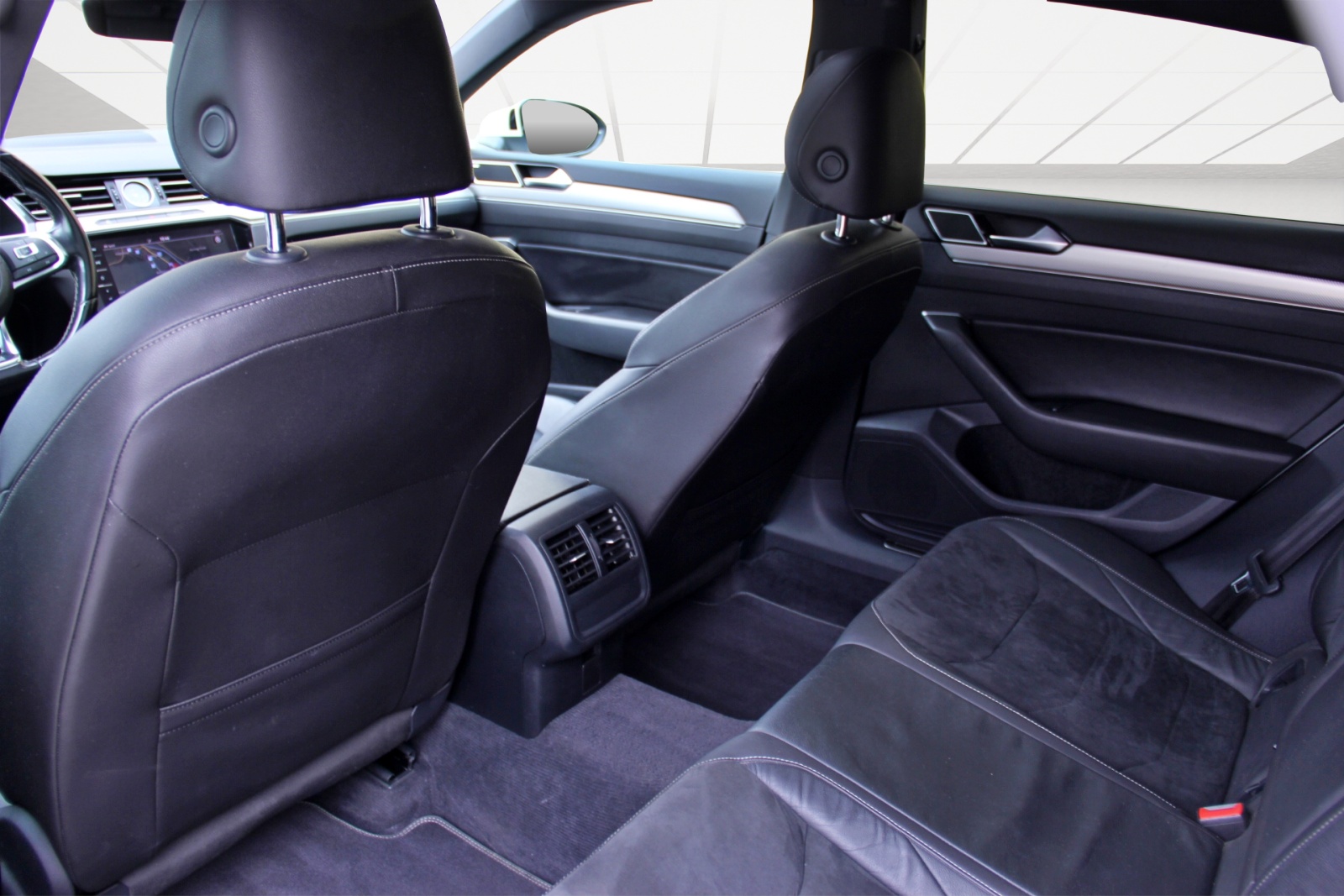 VW Arteon 2.0 TSI BMT R-Line 4Motion DSG-image-9