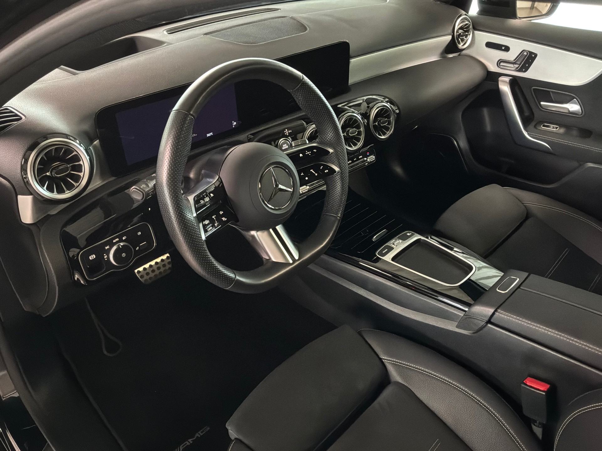 MERCEDES-BENZ A 250 4Matic 8G-DCT-image-9