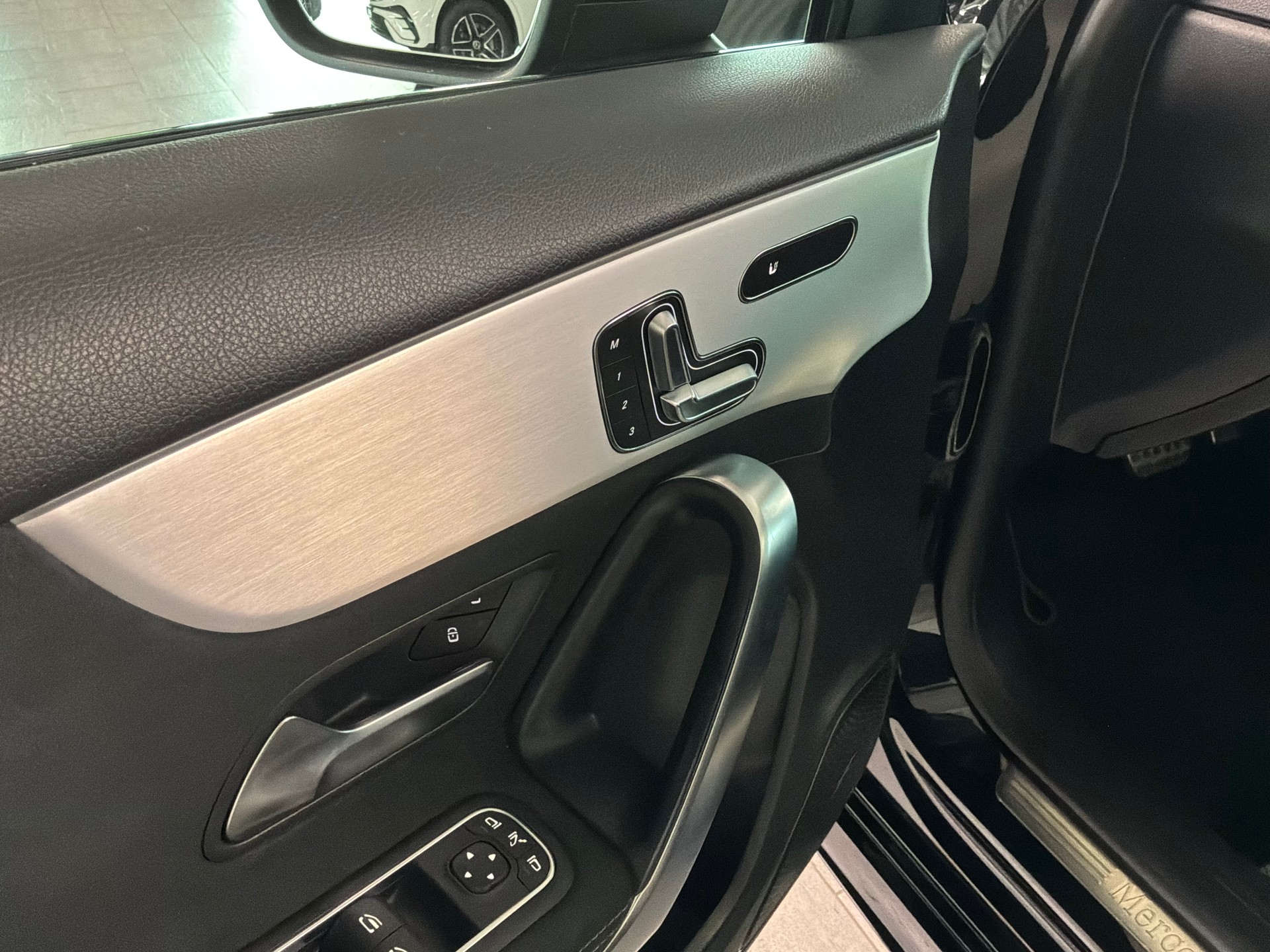 MERCEDES-BENZ A 250 4Matic 8G-DCT-image-12