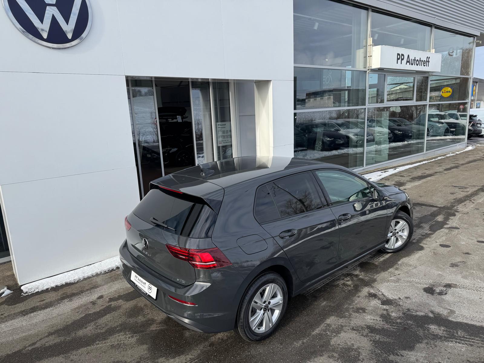 VW Golf 1.5 e TSI mHEV Basis DSG-image-3