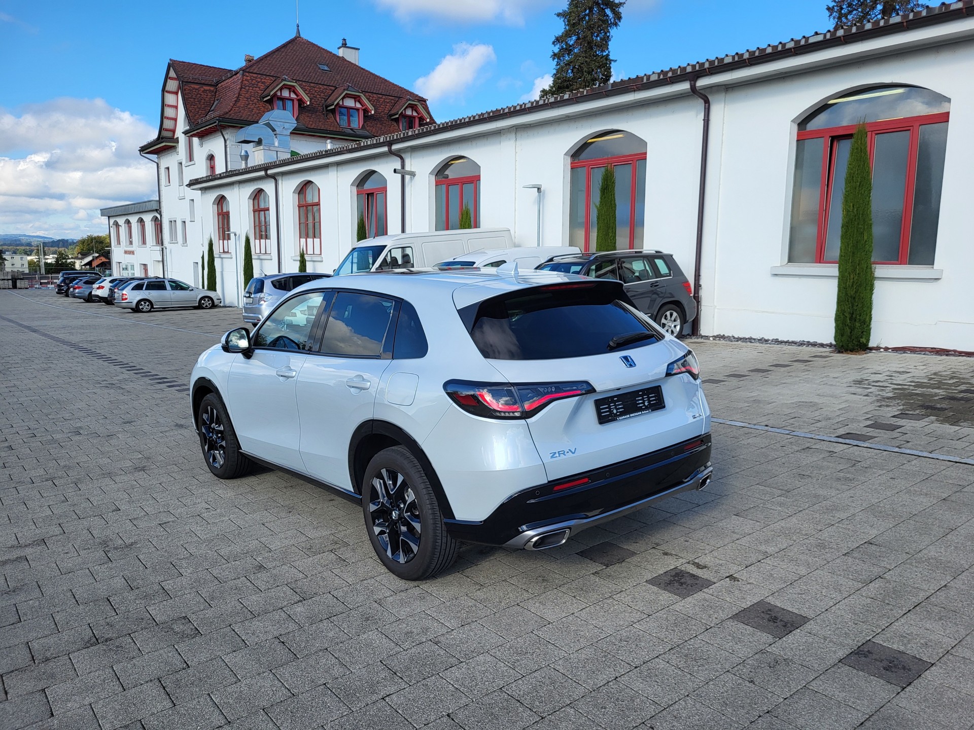 HONDA ZR-V 2.0i MMD Hybrid Advance Automatic-image-2