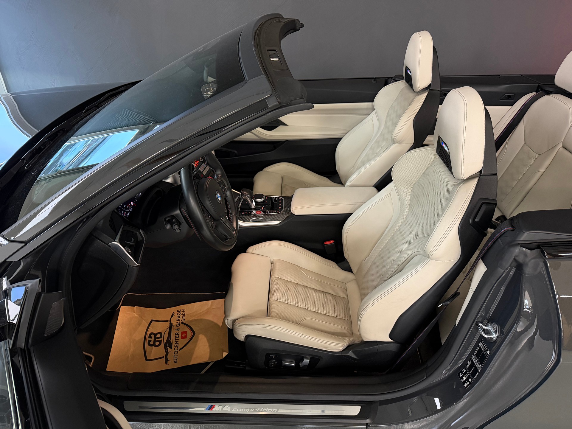 BMW M4 Cabrio Competition M xDrive-image-12