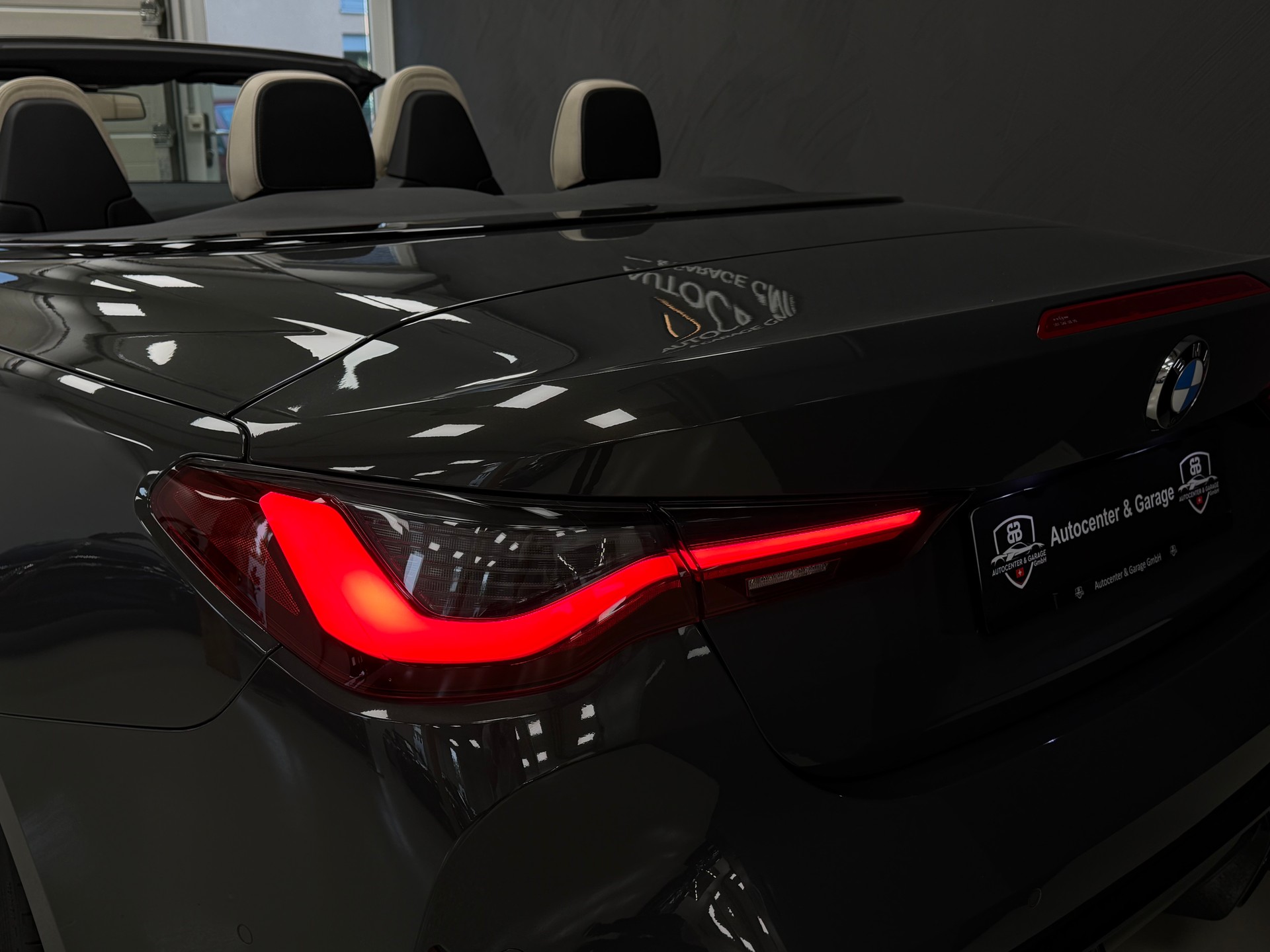 BMW M4 Cabrio Competition M xDrive-image-7
