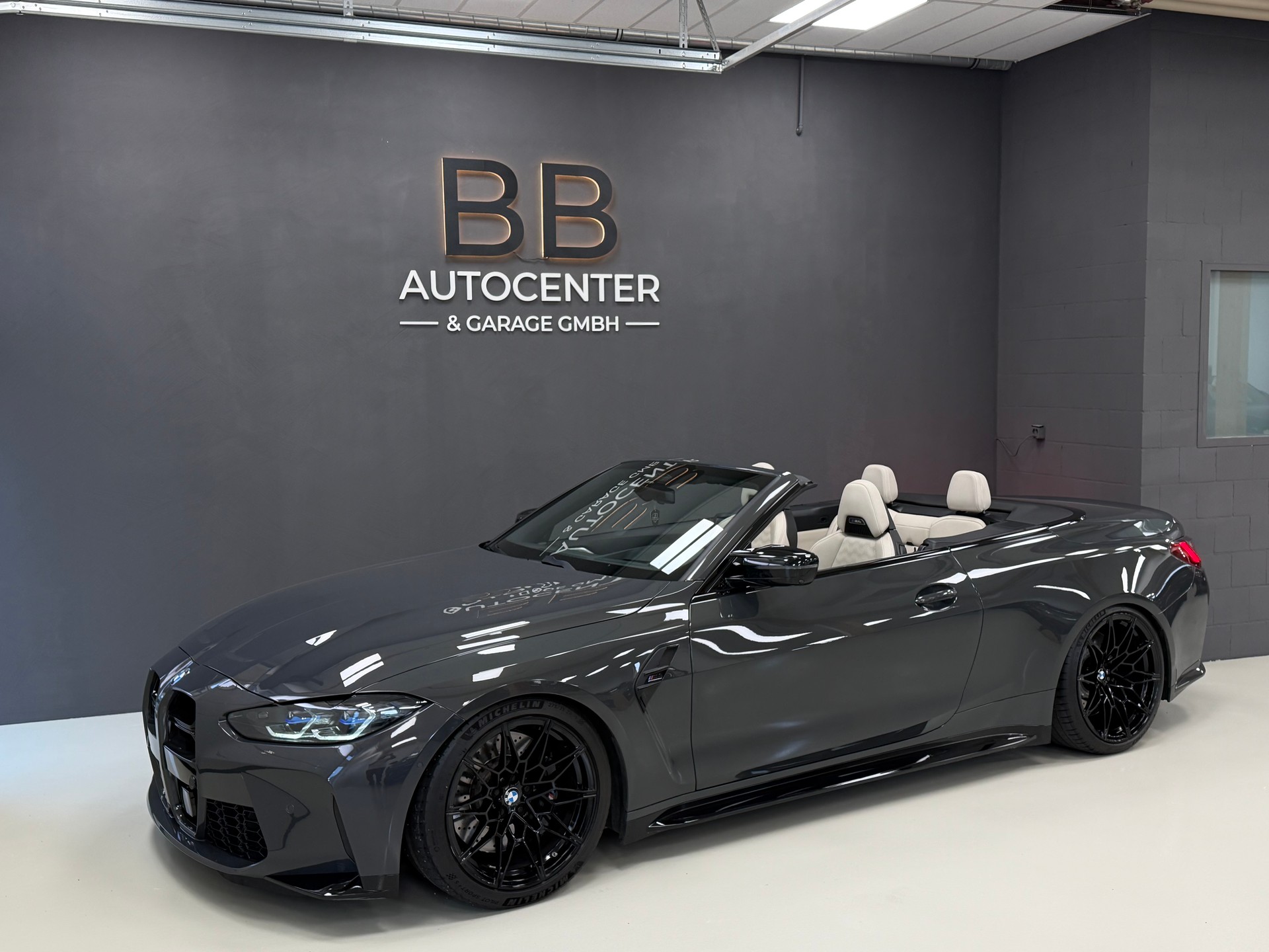 BMW M4 Cabrio Competition M xDrive-showroom-element-2