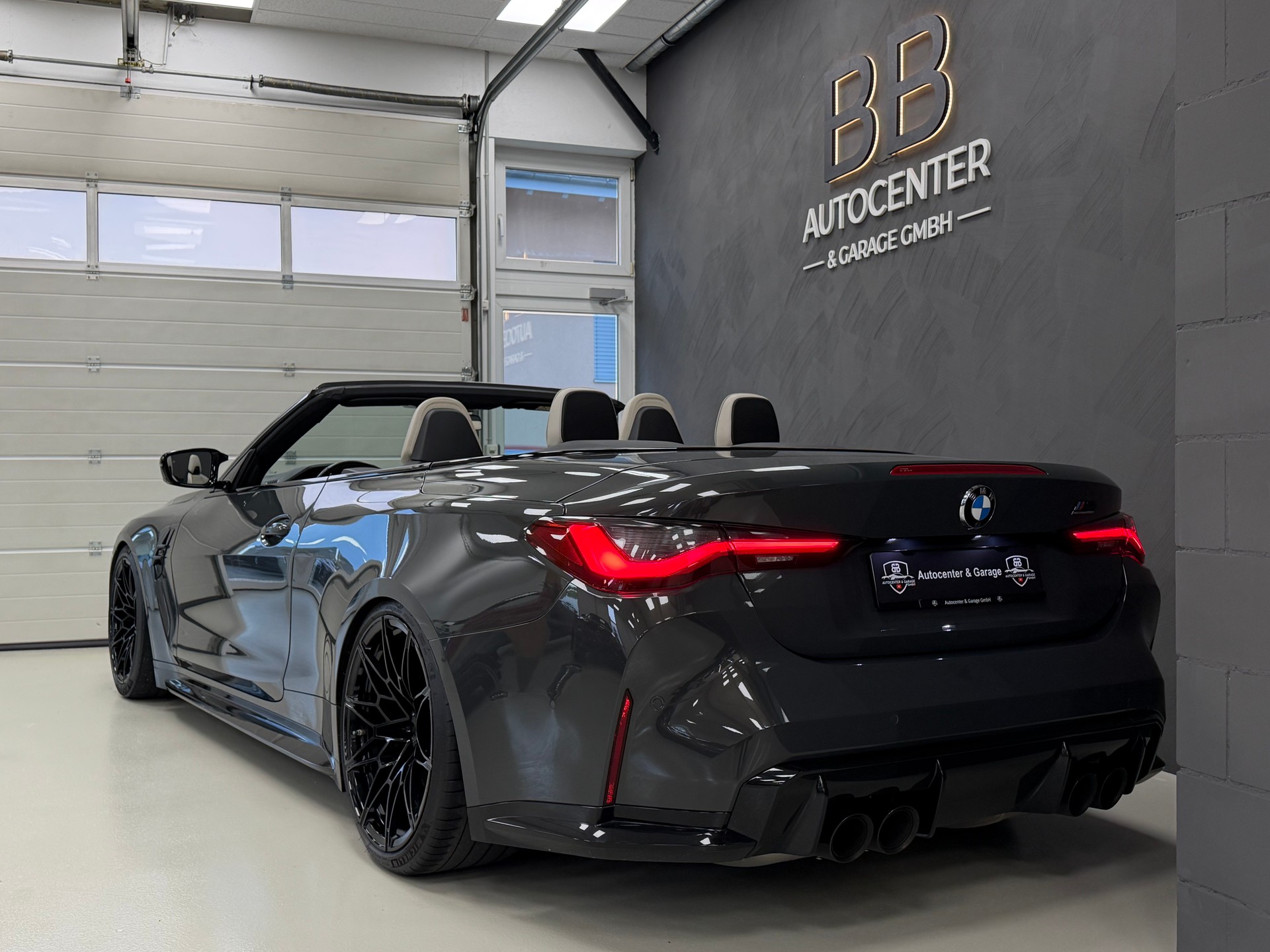 BMW M4 Cabrio Competition M xDrive-image-6