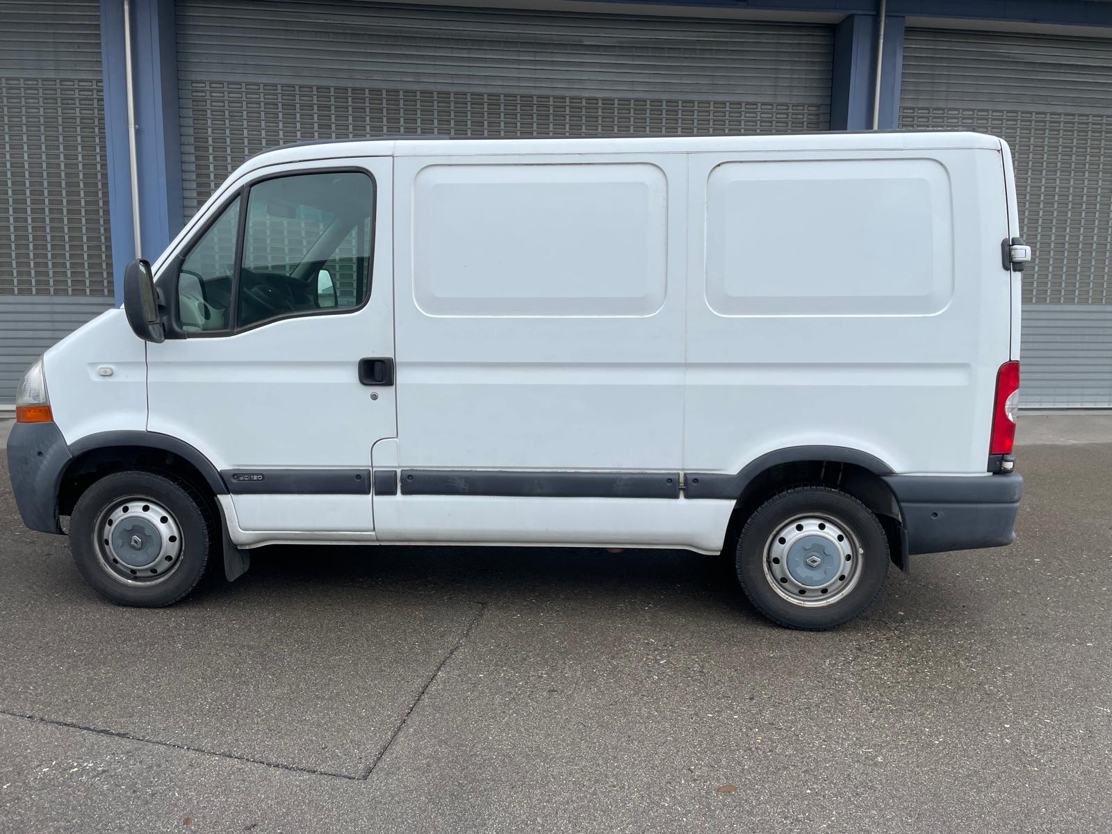 RENAULT Master T33 2.5dCi L1H1-image-1