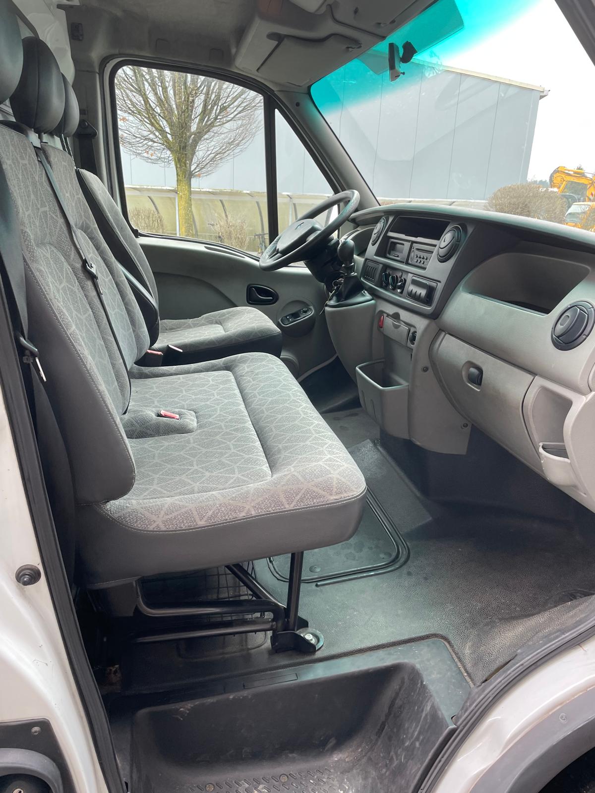 RENAULT Master T33 2.5dCi L1H1-image-6