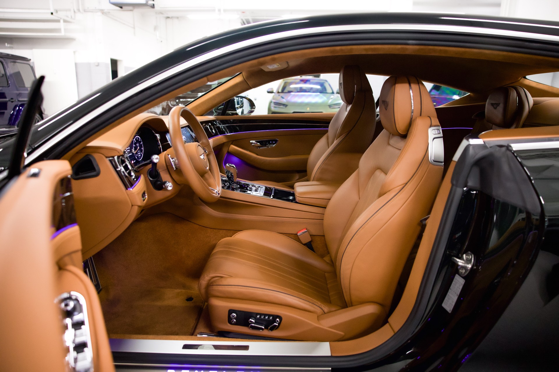 BENTLEY CONTINENTALental GT 4.0 V8 *CH-FHZ*-image-18