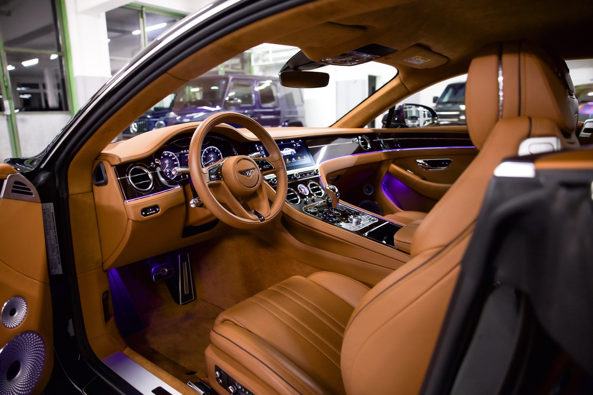 BENTLEY CONTINENTALental GT 4.0 V8 *CH-FHZ*-image-17