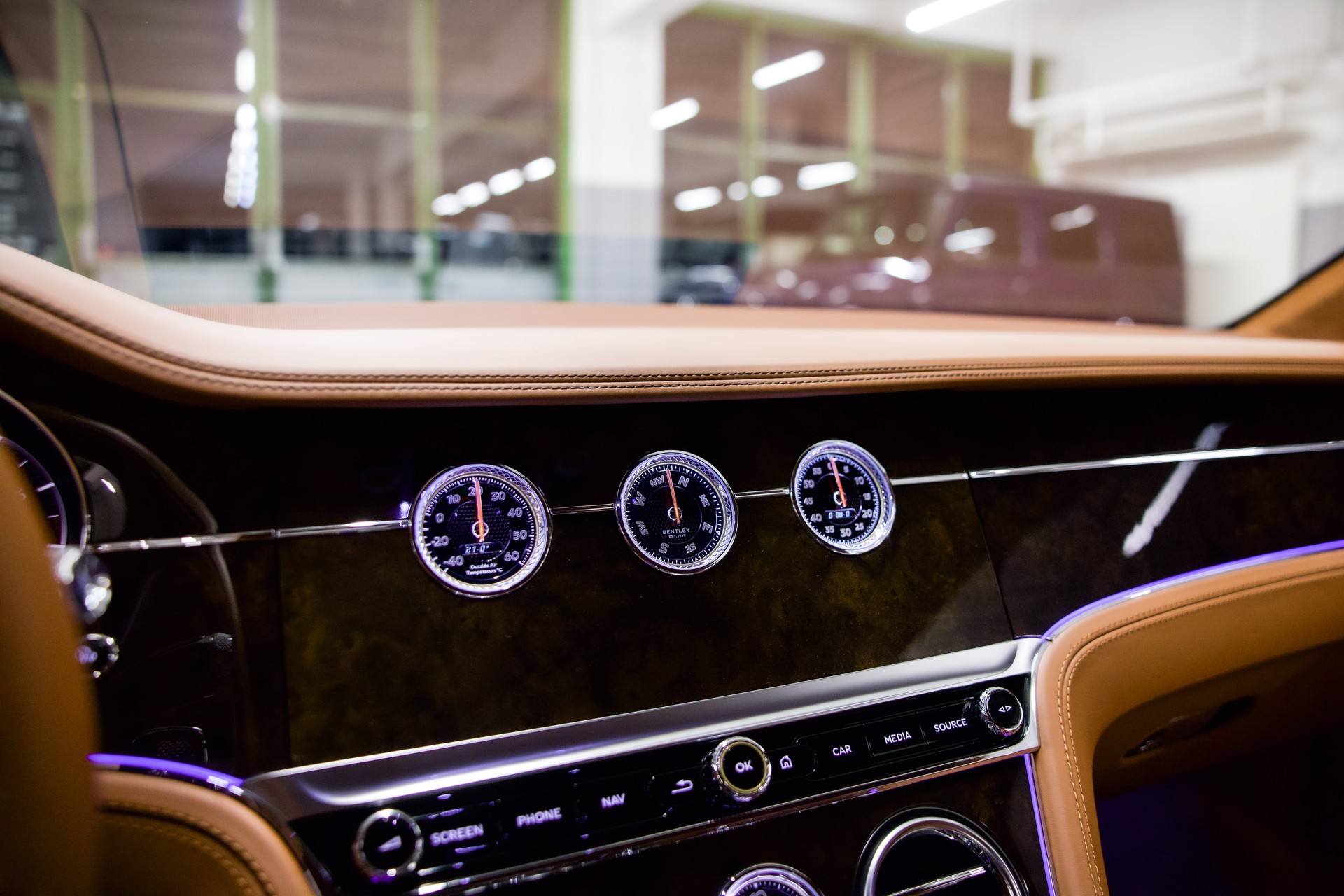 BENTLEY CONTINENTALental GT 4.0 V8 *CH-FHZ*-image-31