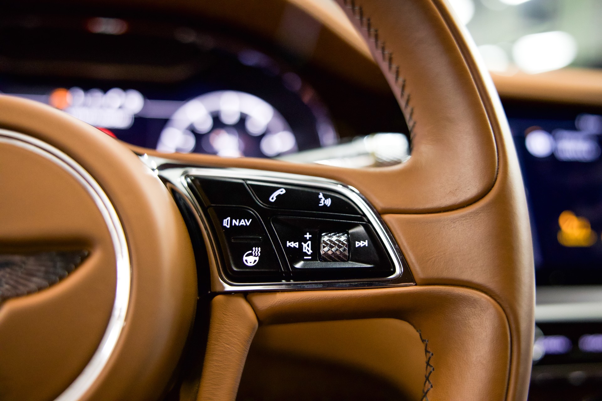 BENTLEY CONTINENTALental GT 4.0 V8 *CH-FHZ*-image-25
