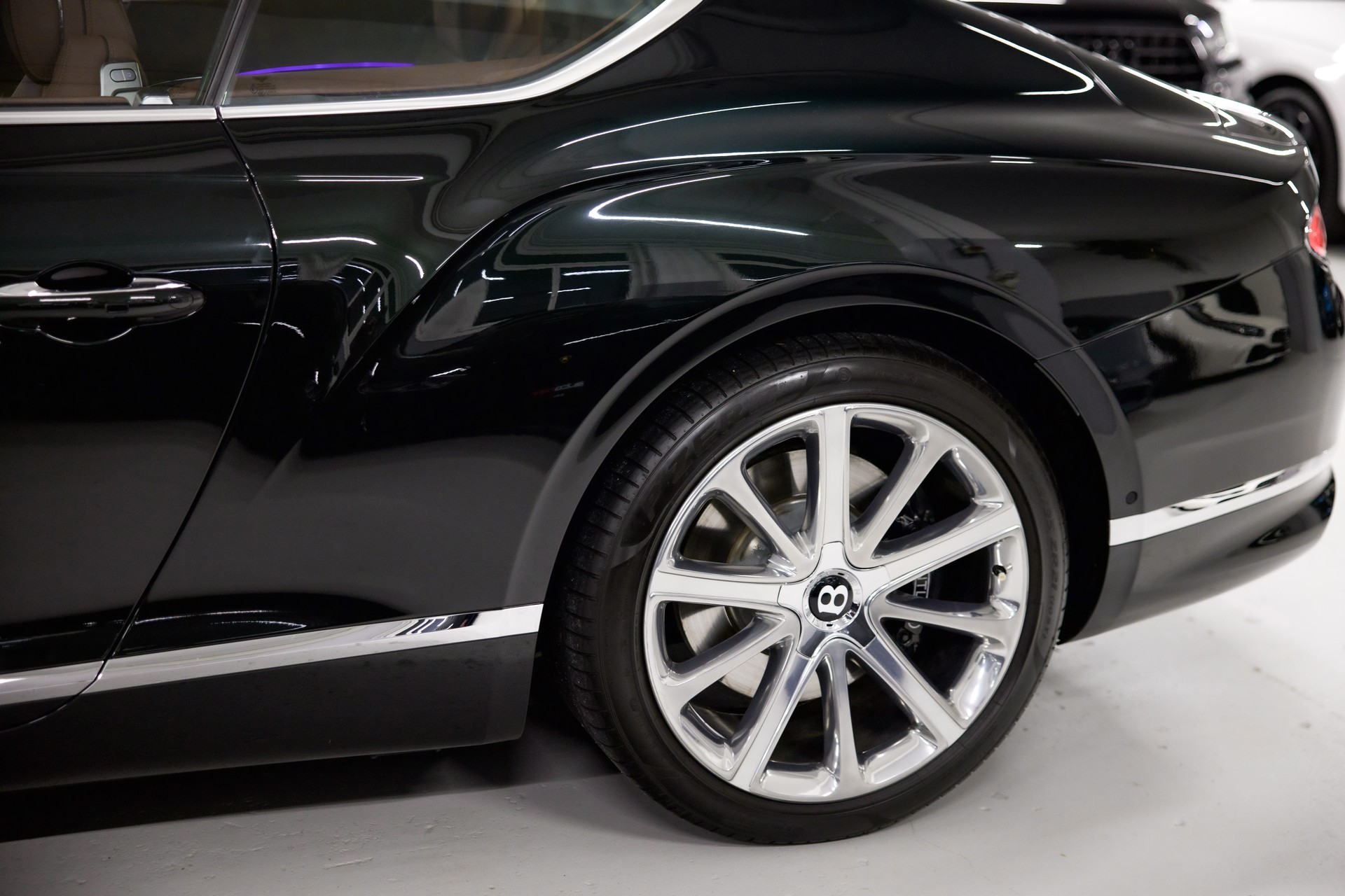 BENTLEY CONTINENTALental GT 4.0 V8 *CH-FHZ*-image-15
