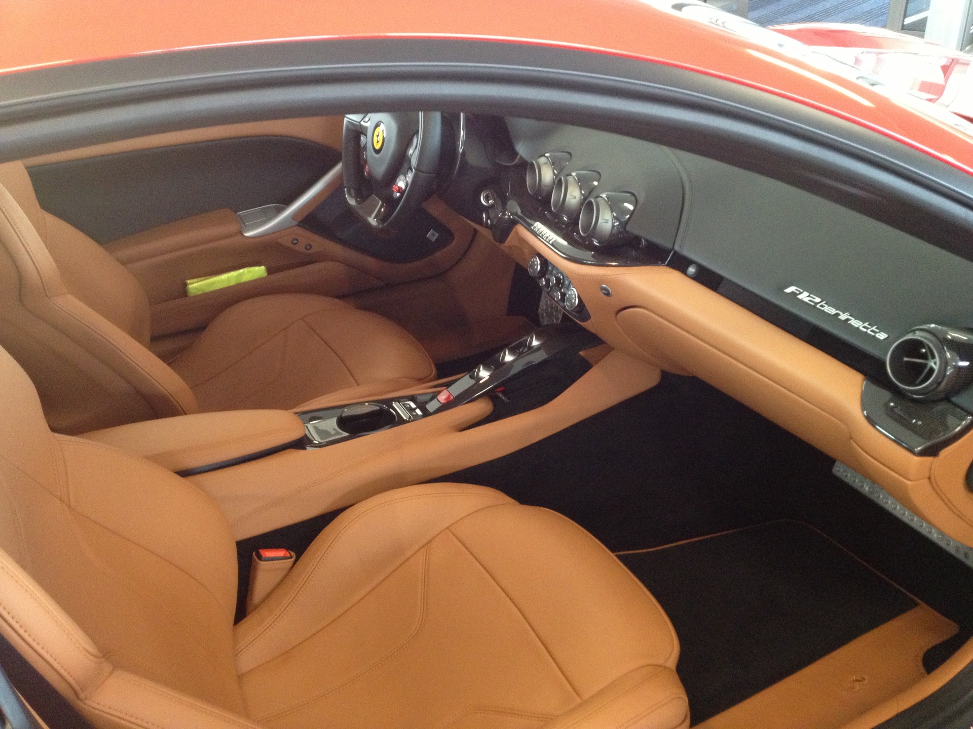 FERRARI F12-image-1