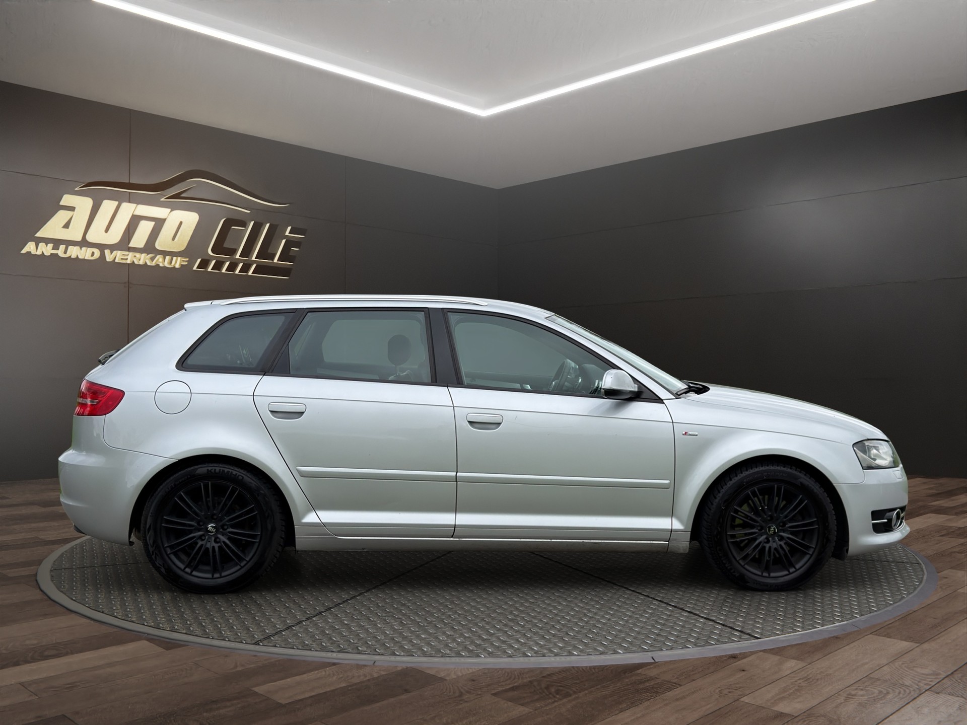 AUDI A3 Sportback 2.0 TFSI Ambition S-tronic-image-4