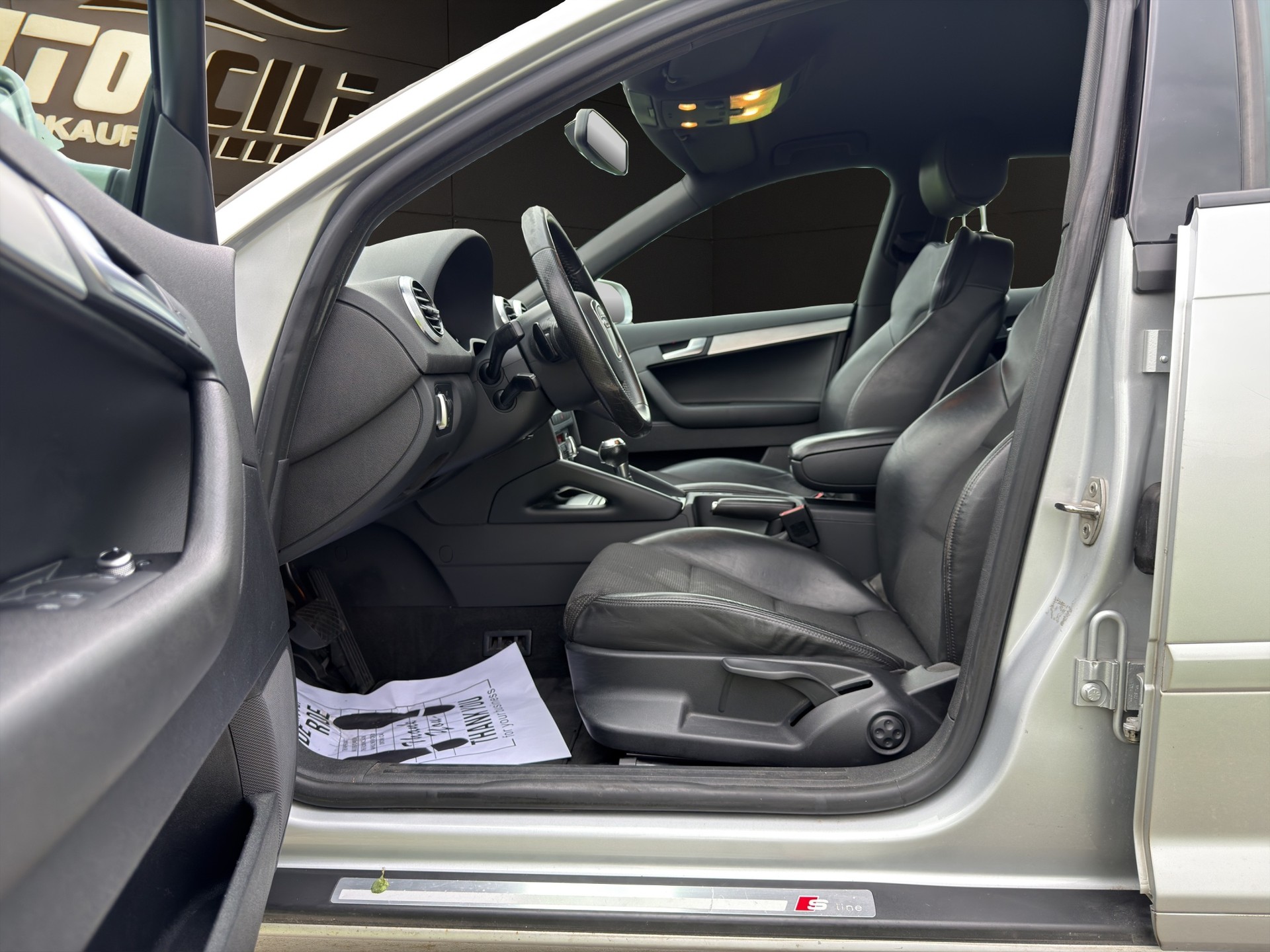 AUDI A3 Sportback 2.0 TFSI Ambition S-tronic-image-9