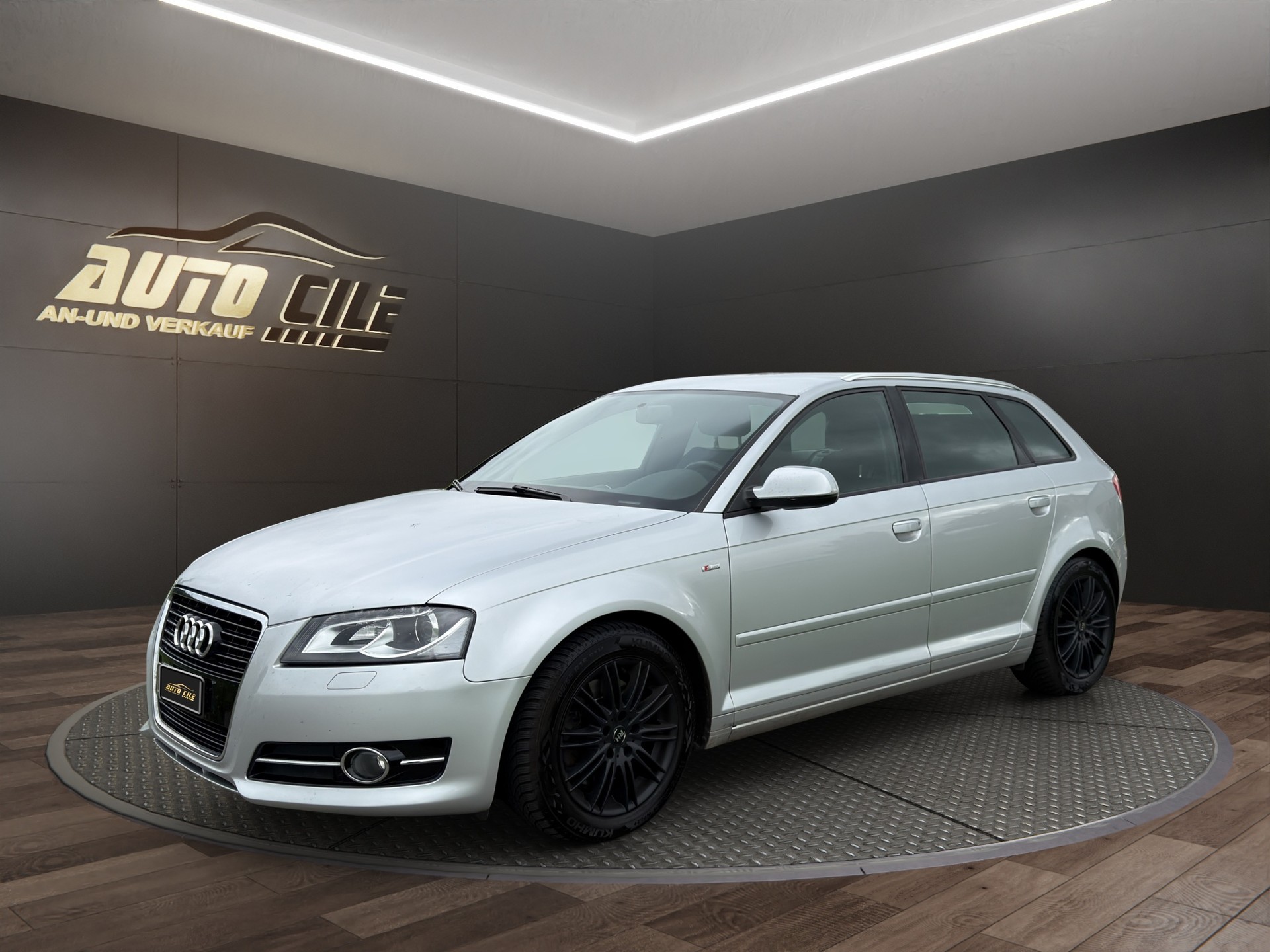 AUDI A3 Sportback 2.0 TFSI Ambition S-tronic-image-0