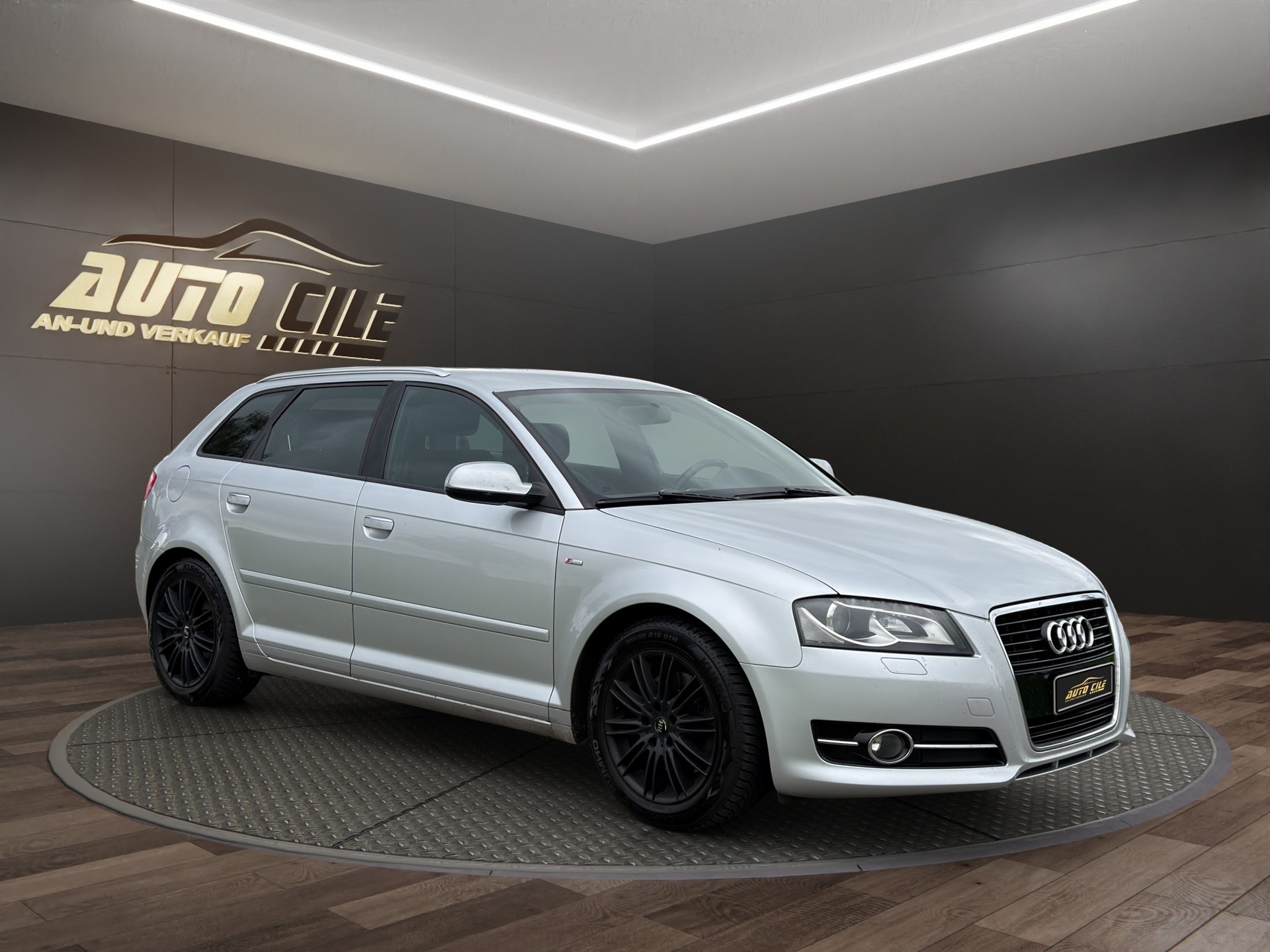 AUDI A3 Sportback 2.0 TFSI Ambition S-tronic-image-2