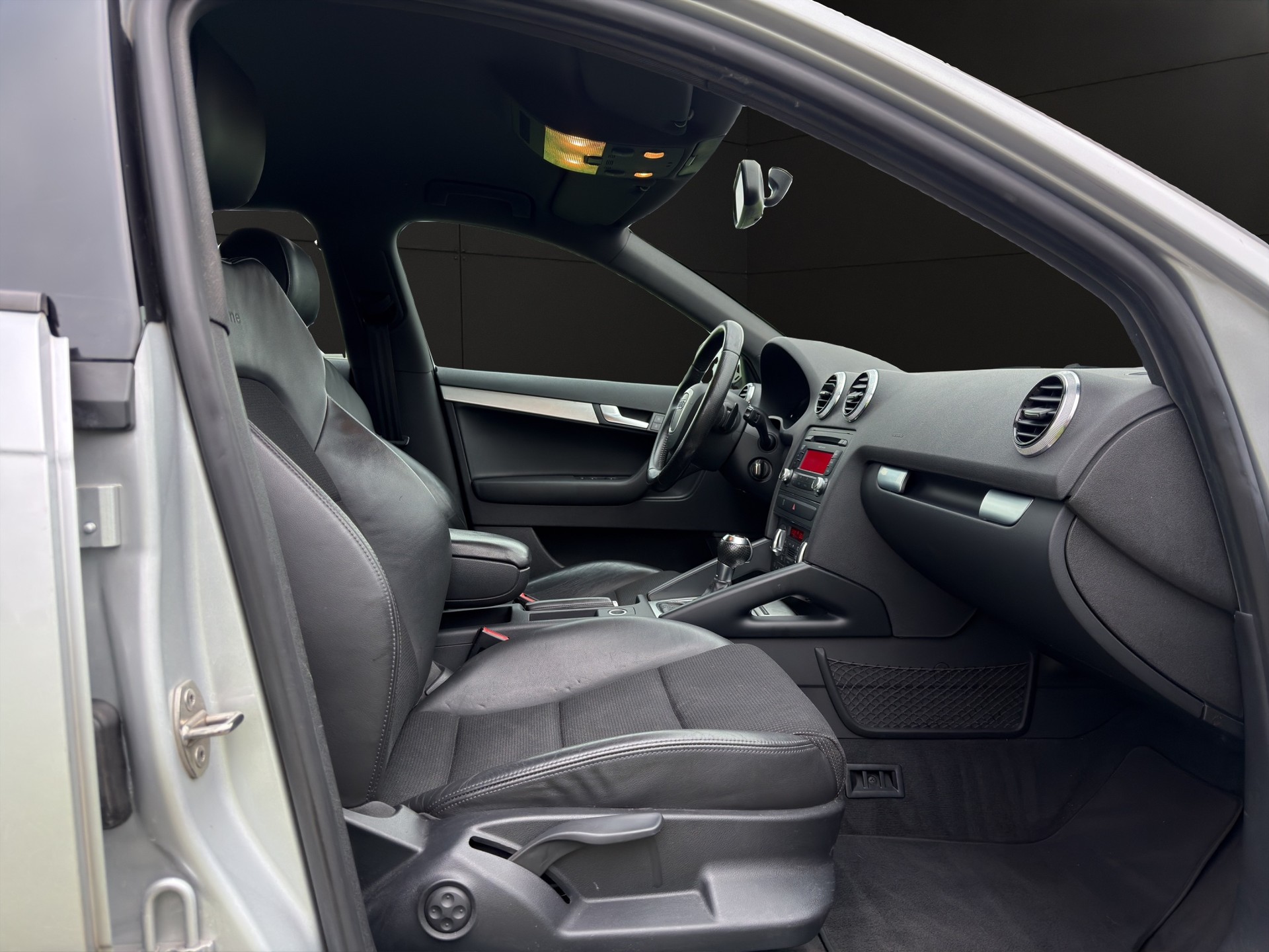AUDI A3 Sportback 2.0 TFSI Ambition S-tronic-image-8
