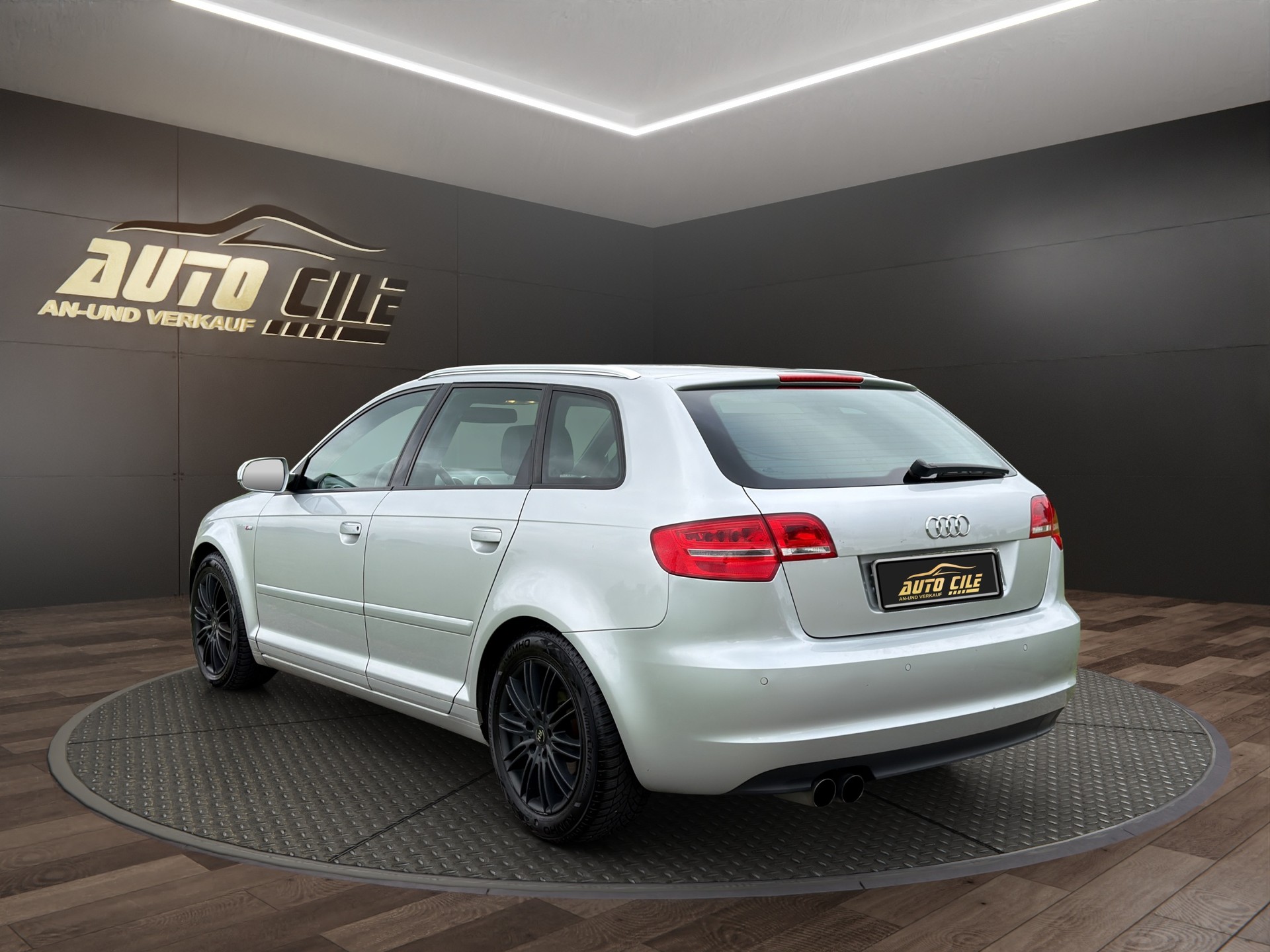 AUDI A3 Sportback 2.0 TFSI Ambition S-tronic-image-5
