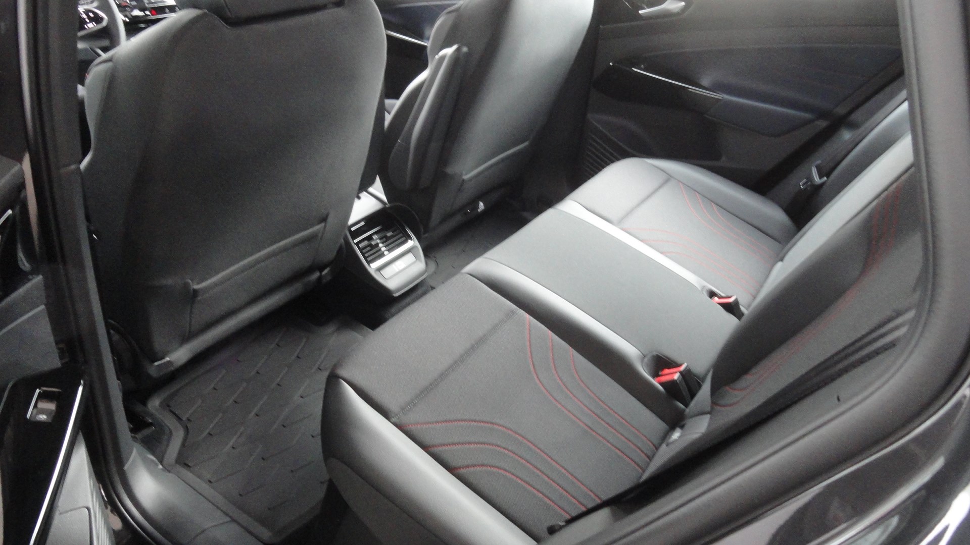 VW ID.4 GTX 77 kWh GTX 4Motion-image-8