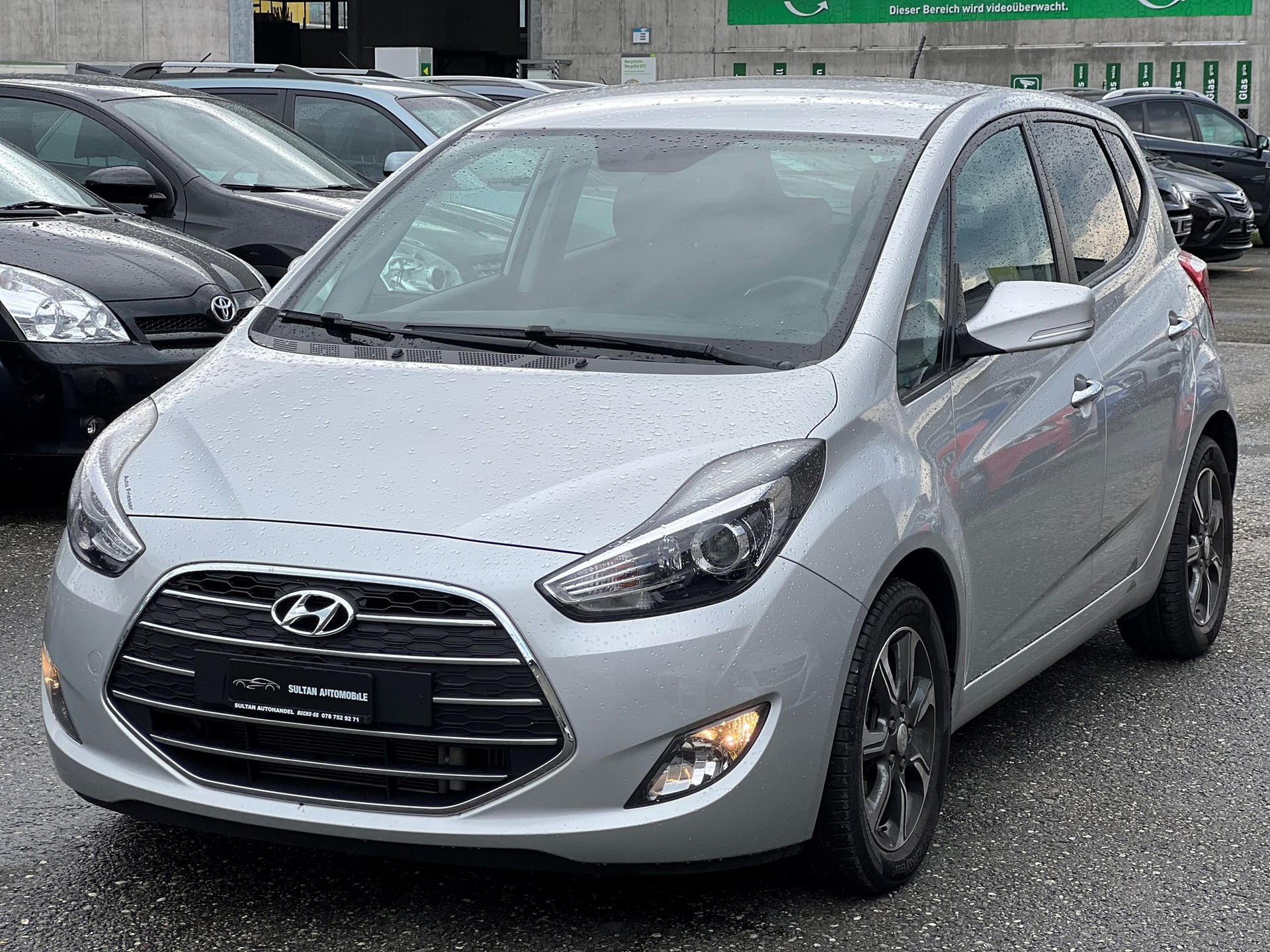 HYUNDAI iX20 1.6 CRDi Amplia-image-1
