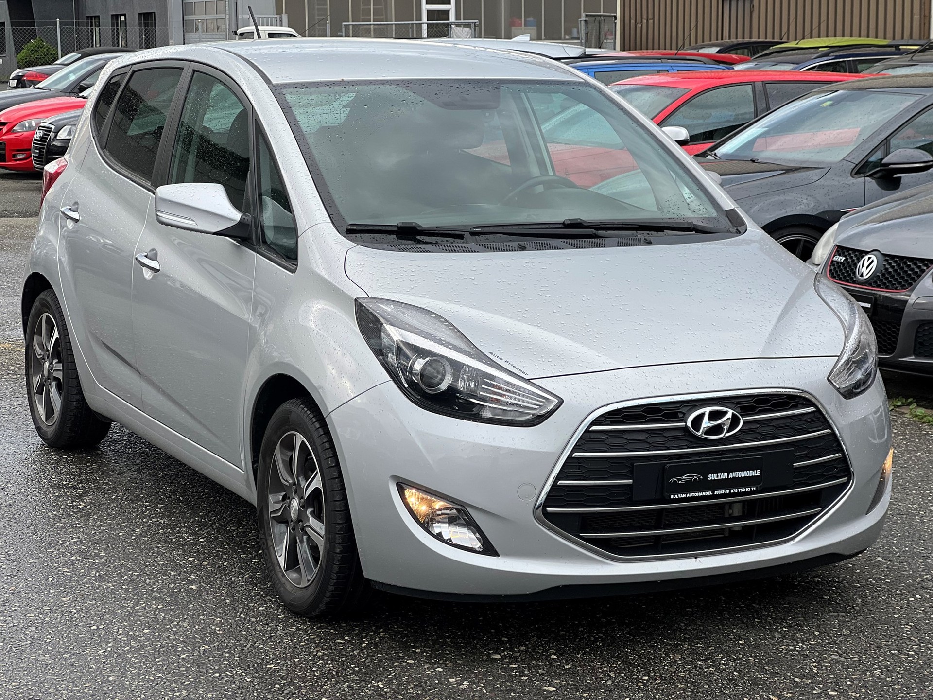 HYUNDAI iX20 1.6 CRDi Amplia-image-2