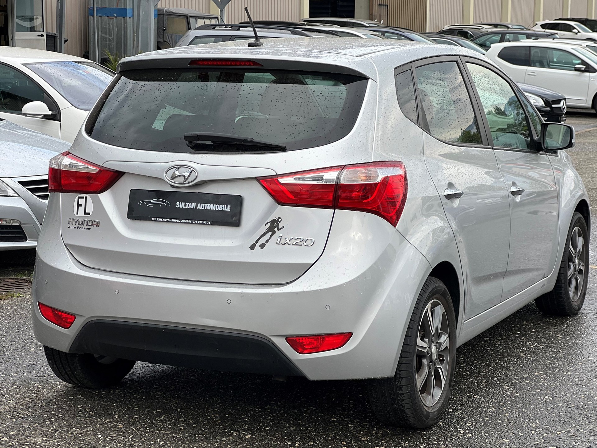 HYUNDAI iX20 1.6 CRDi Amplia-image-3