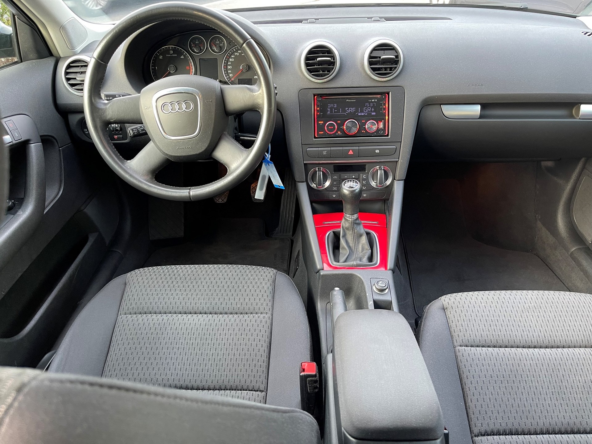 AUDI A3 Sportback 2.0 TDI Attraction-image-8