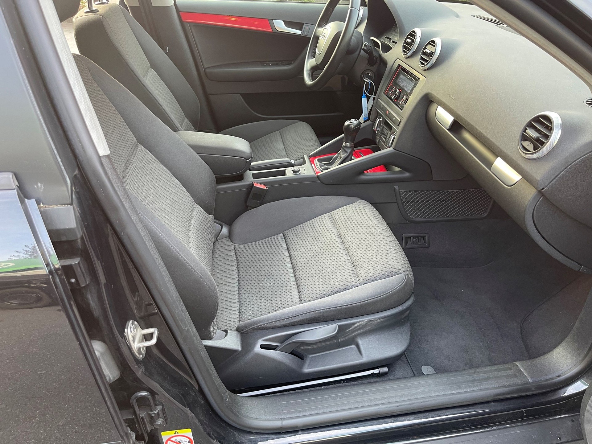 AUDI A3 Sportback 2.0 TDI Attraction-image-10