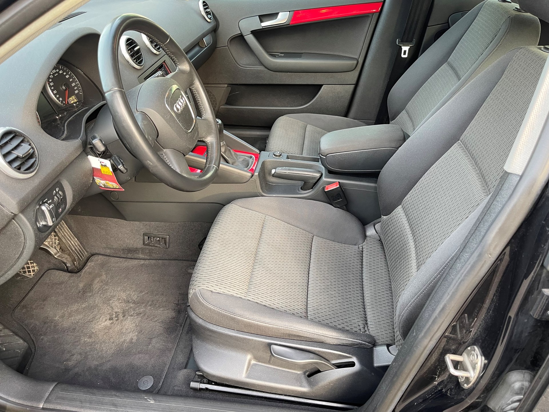 AUDI A3 Sportback 2.0 TDI Attraction-image-9
