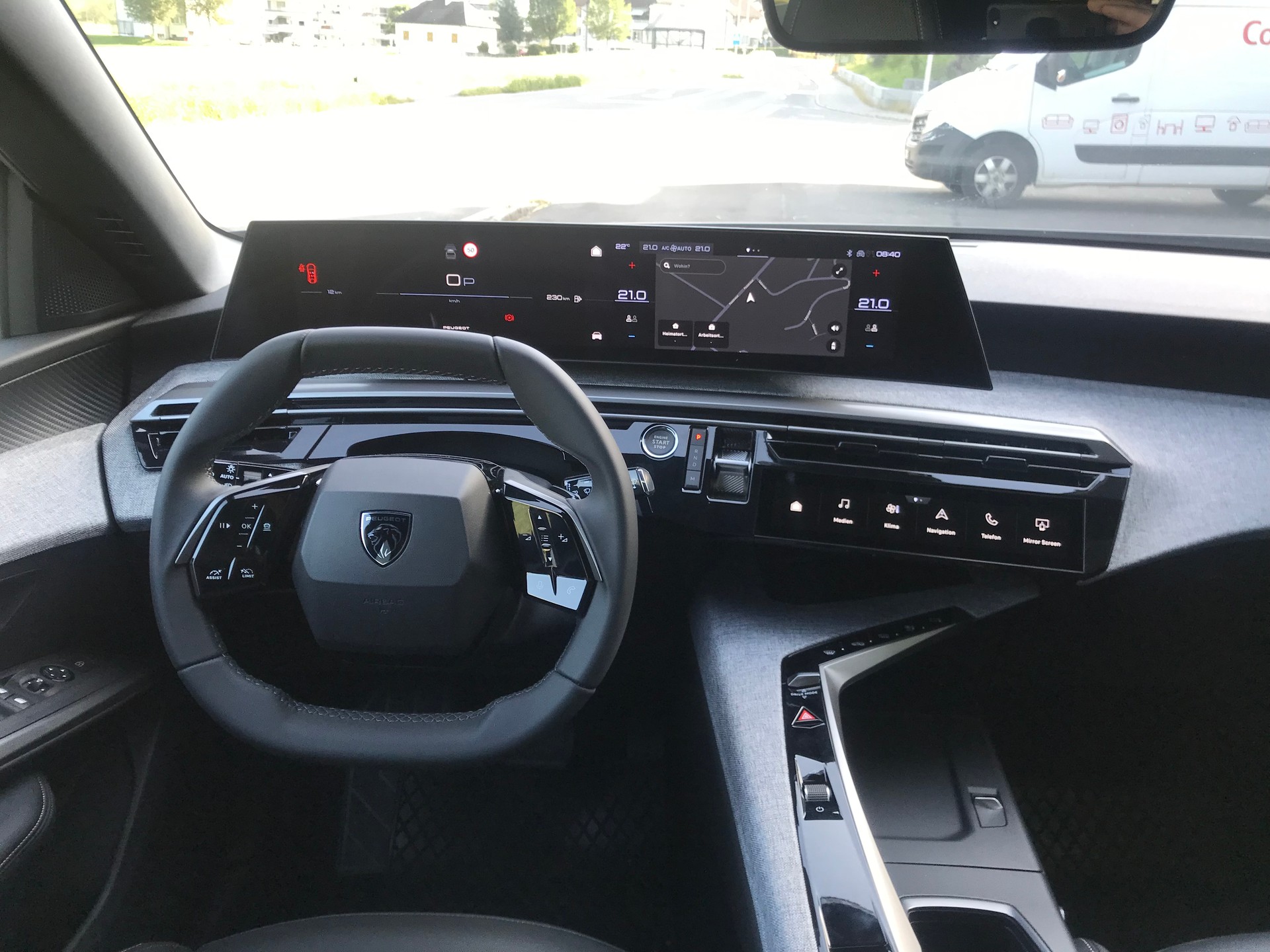 PEUGEOT 3008 136 e-DSC6 Hybrid Allure-image-6