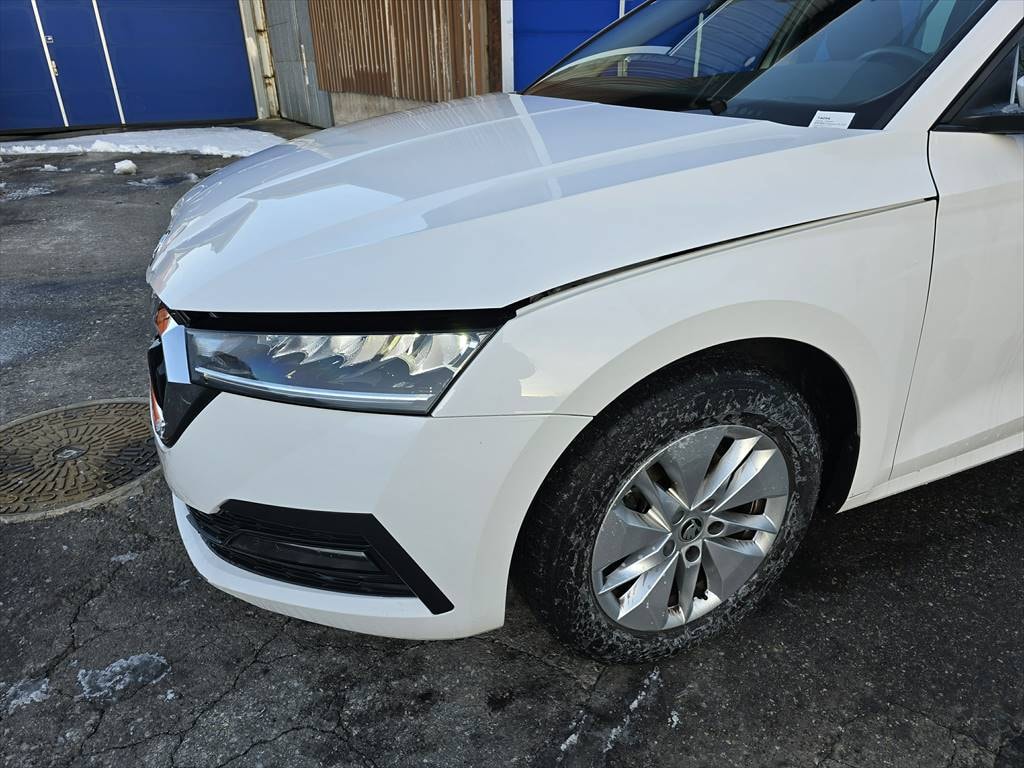 SKODA Octavia Combi 2.0 TDI DSG Ambition-image-13