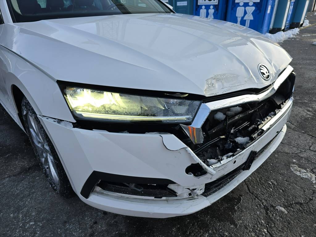 SKODA Octavia Combi 2.0 TDI DSG Ambition-image-12