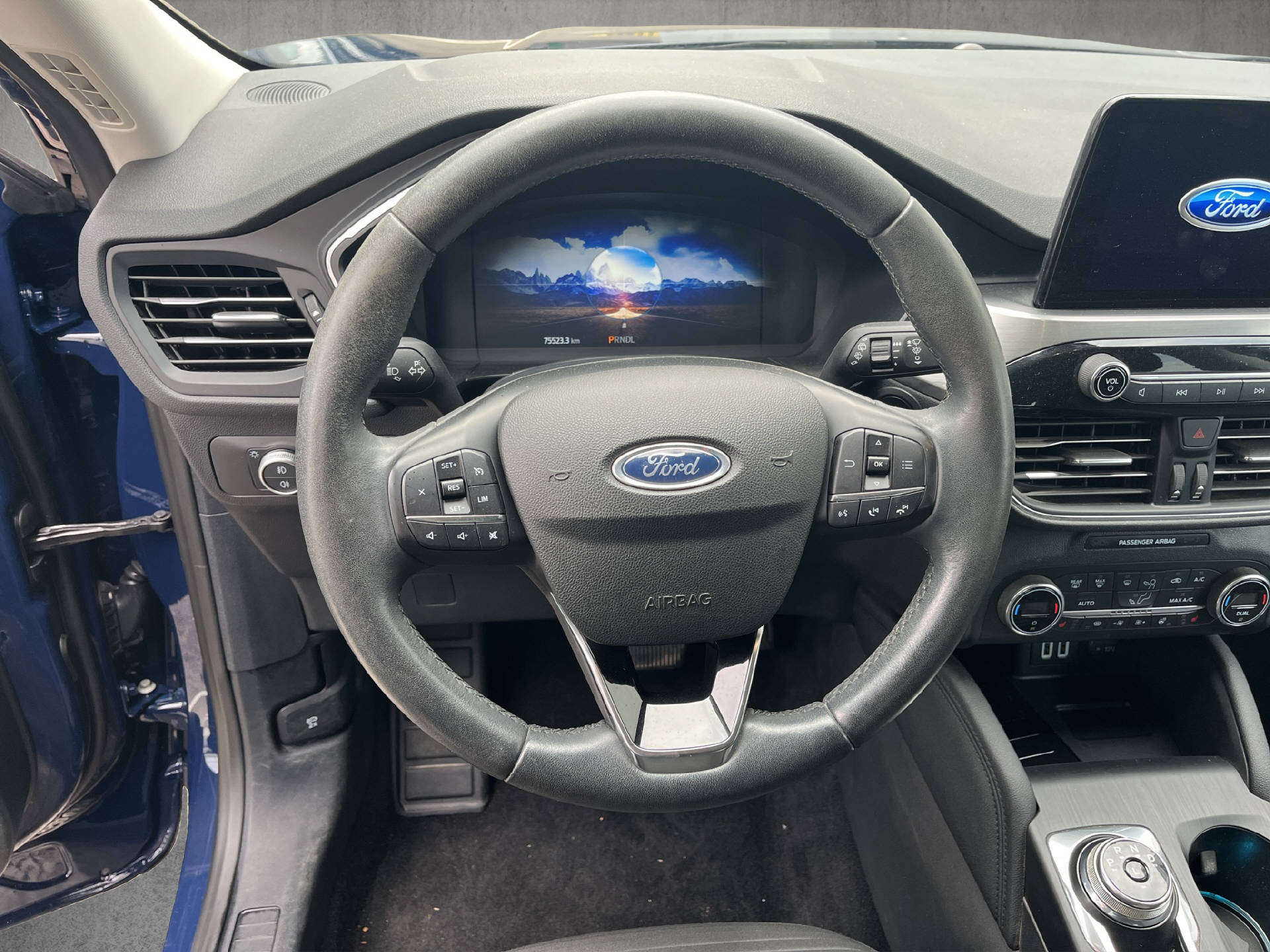 FORD Kuga 2.5 Plug-in Hybrid Titanium-image-10
