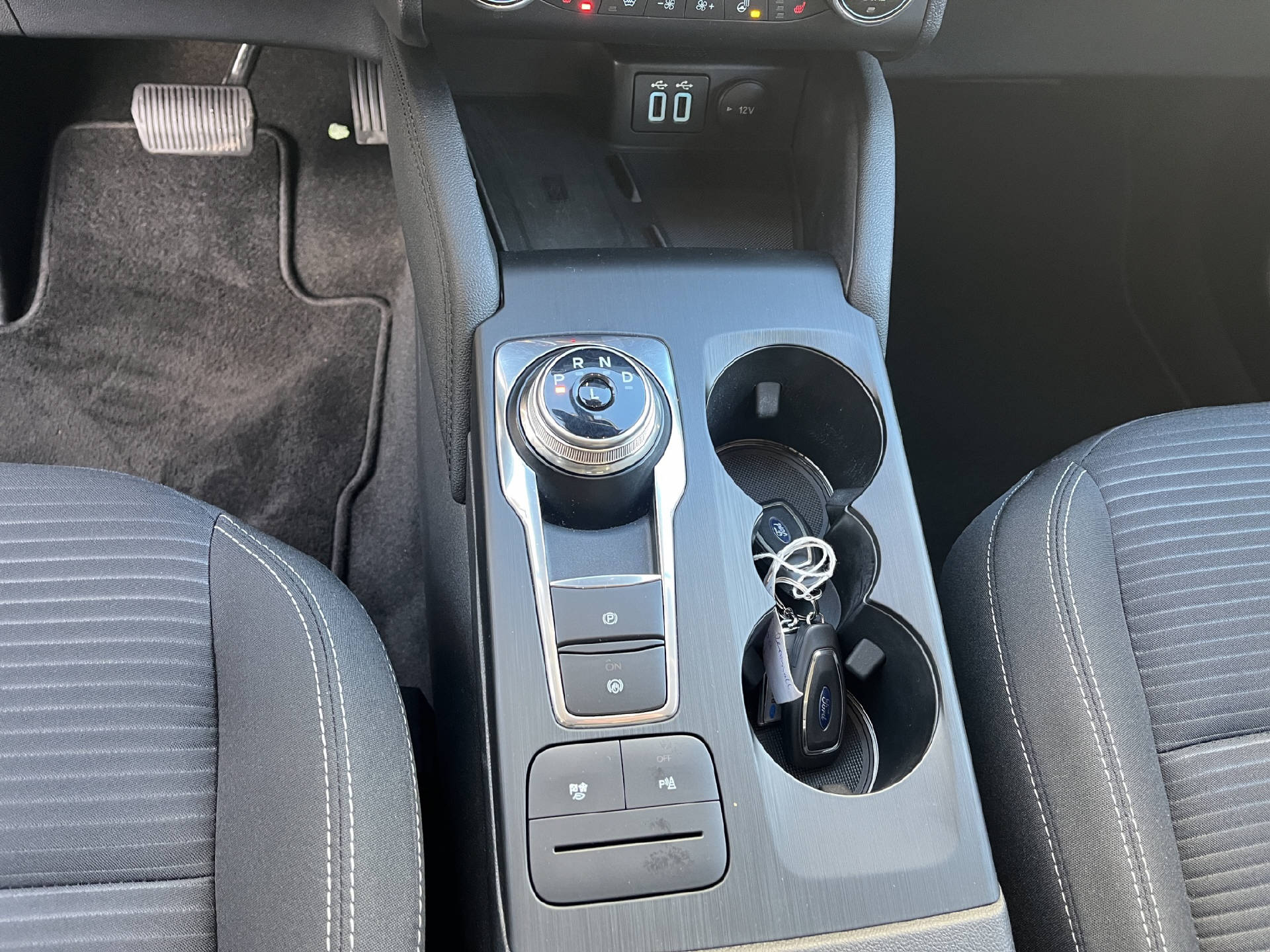 FORD Kuga 2.5 Plug-in Hybrid Titanium-image-16